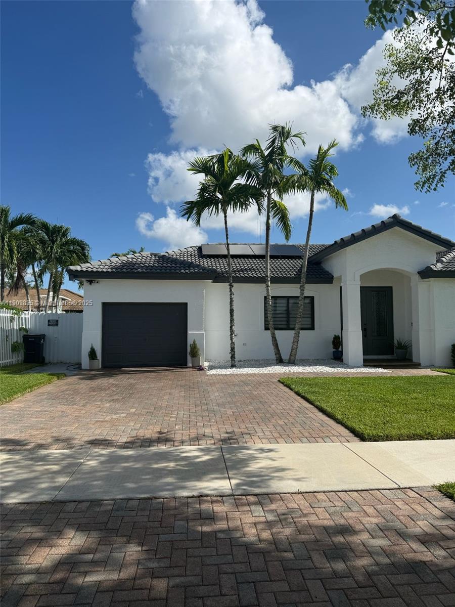 BISCAYNE DRIVE ESTATES - Residential Lease