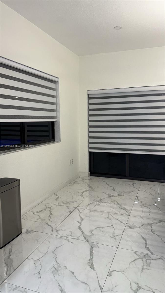 BISCAYNE DRIVE ESTATES - Residential Lease