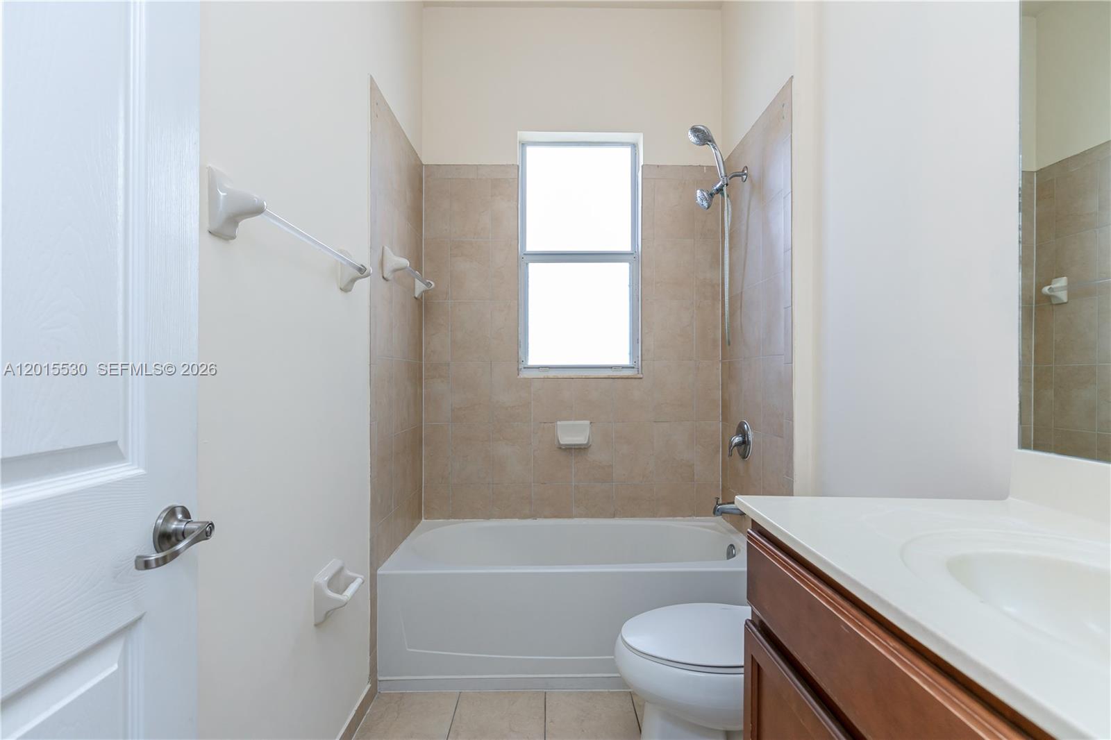 KENDALL COMMONS RESIDENTI - Residential Lease