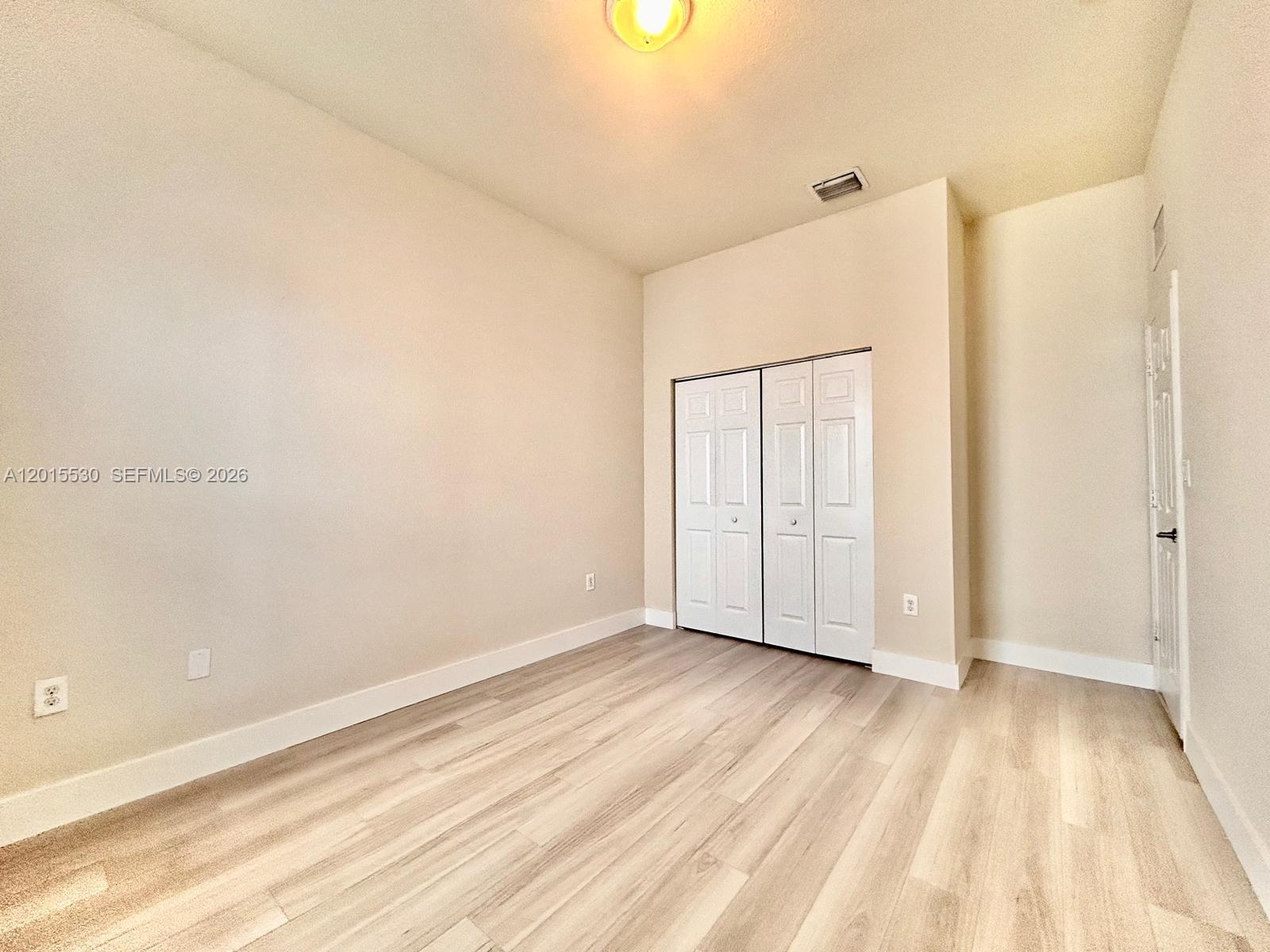 KENDALL COMMONS RESIDENTI - Residential Lease