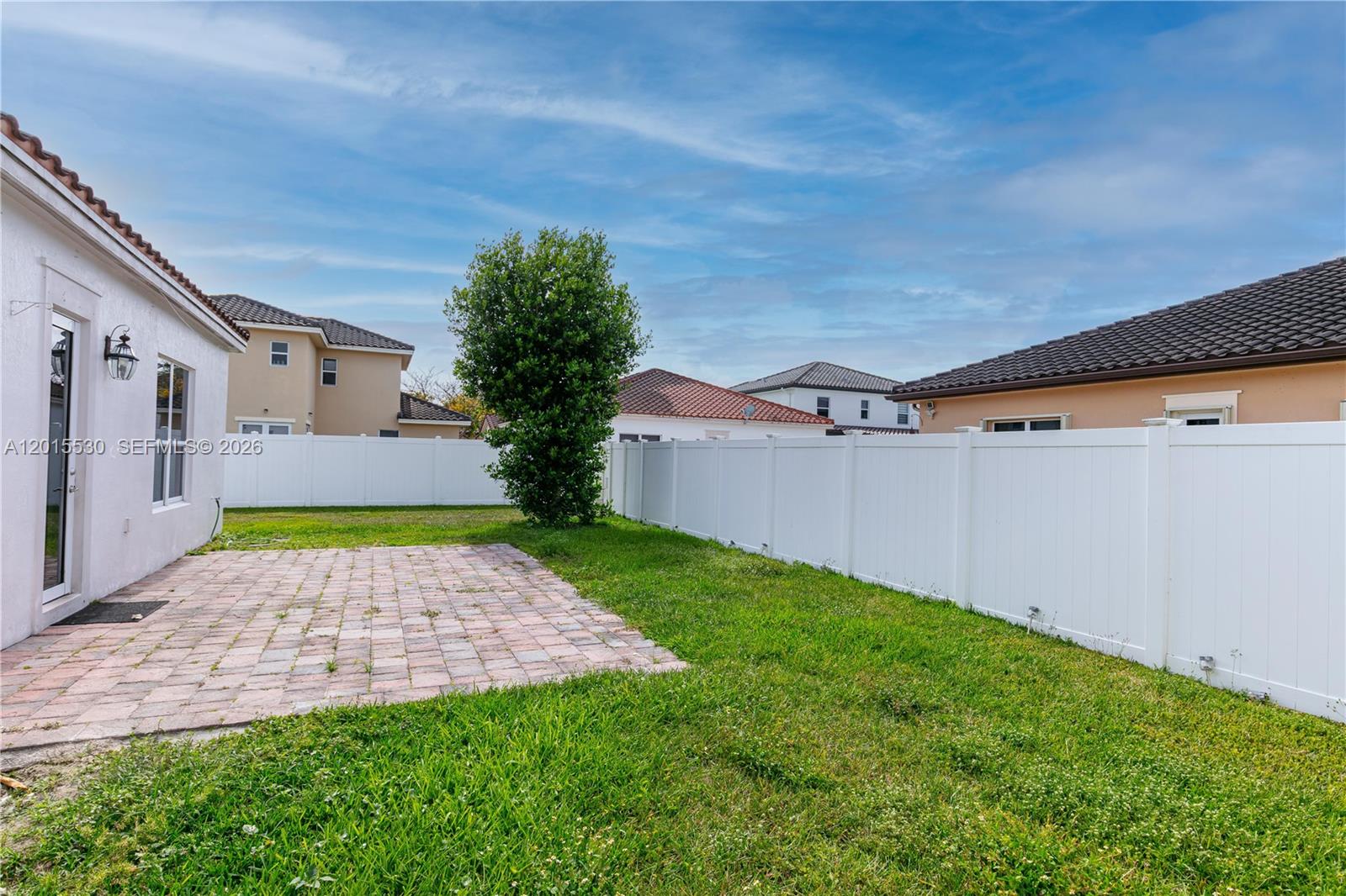 KENDALL COMMONS RESIDENTI - Residential Lease