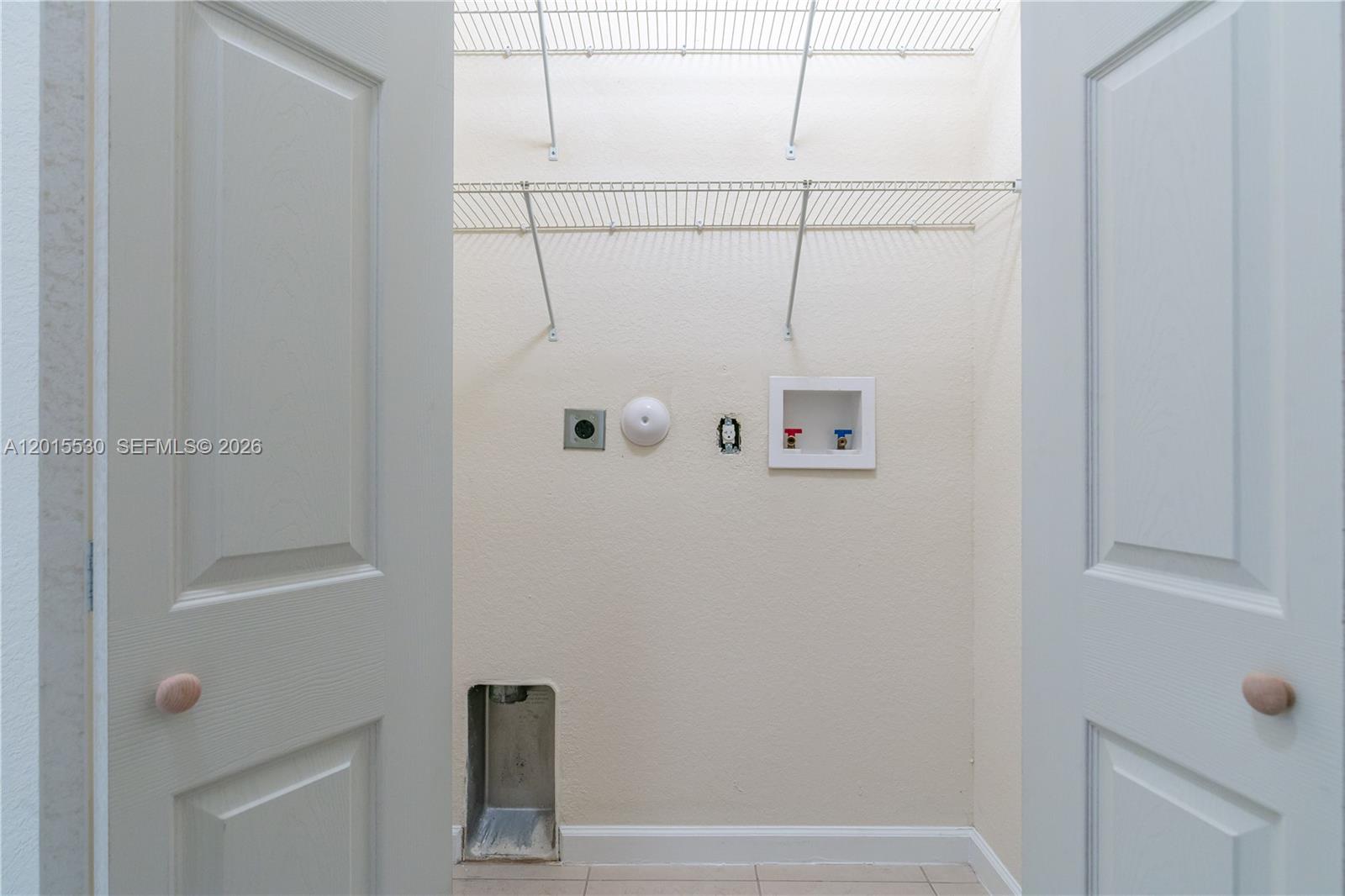 KENDALL COMMONS RESIDENTI - Residential Lease