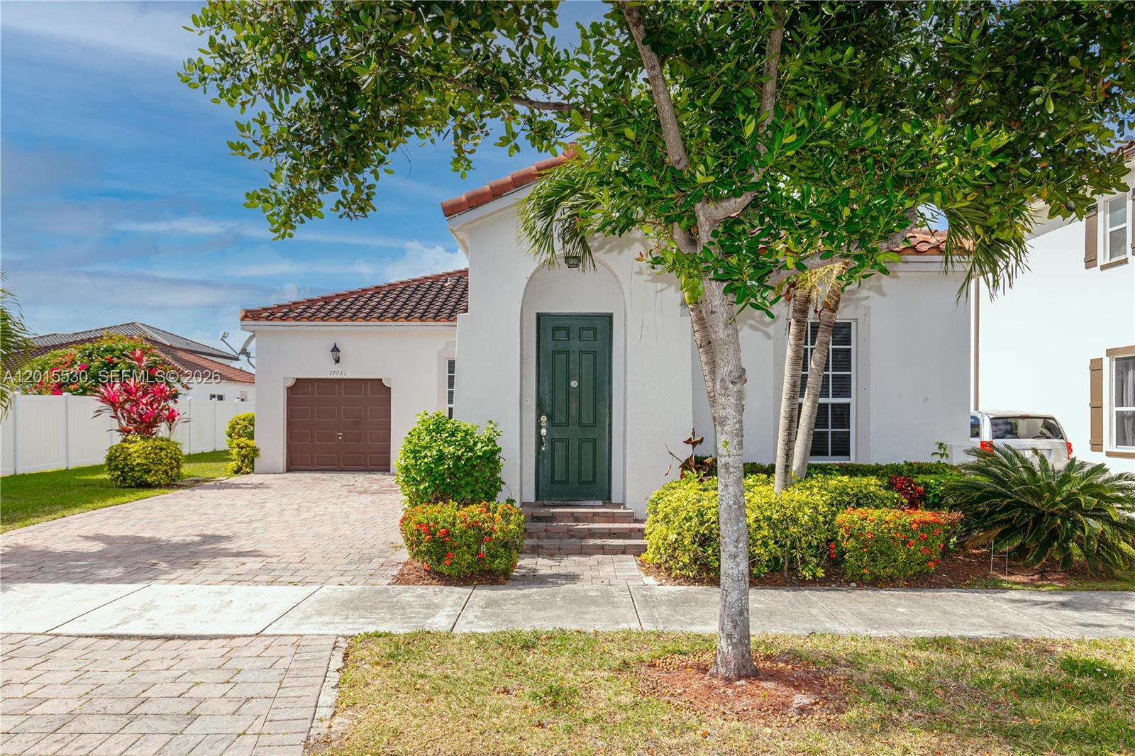 KENDALL COMMONS RESIDENTI - Residential Lease