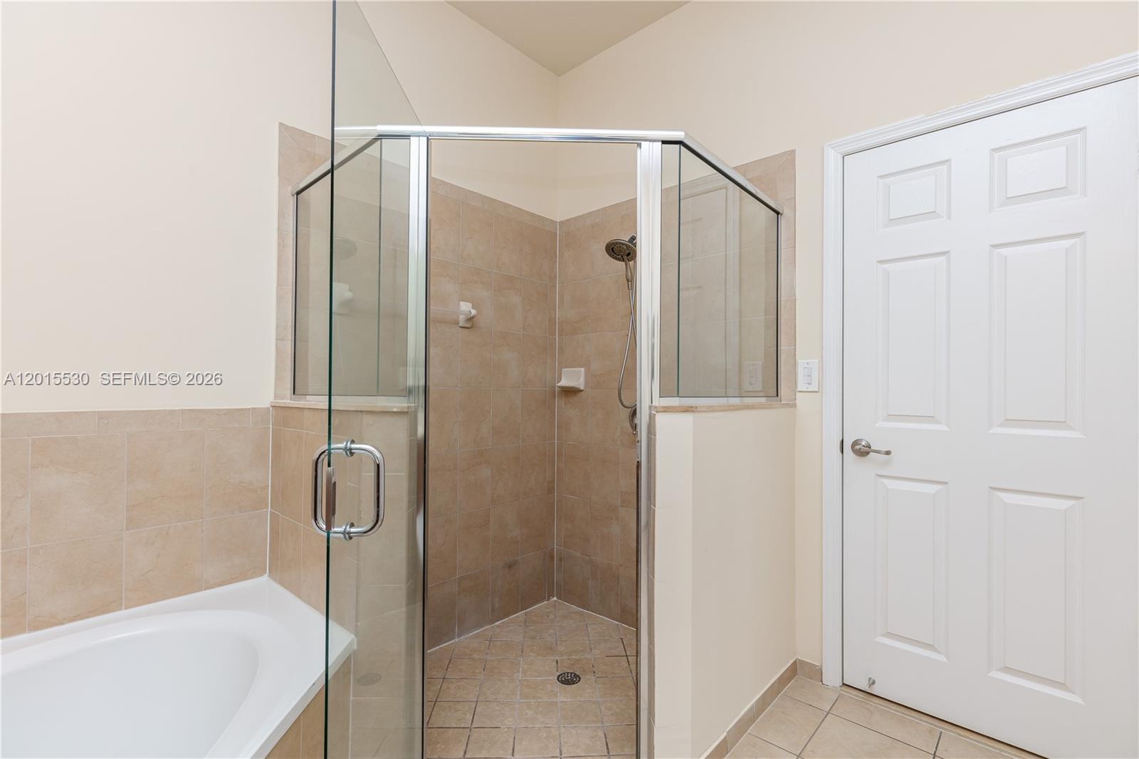 KENDALL COMMONS RESIDENTI - Residential Lease
