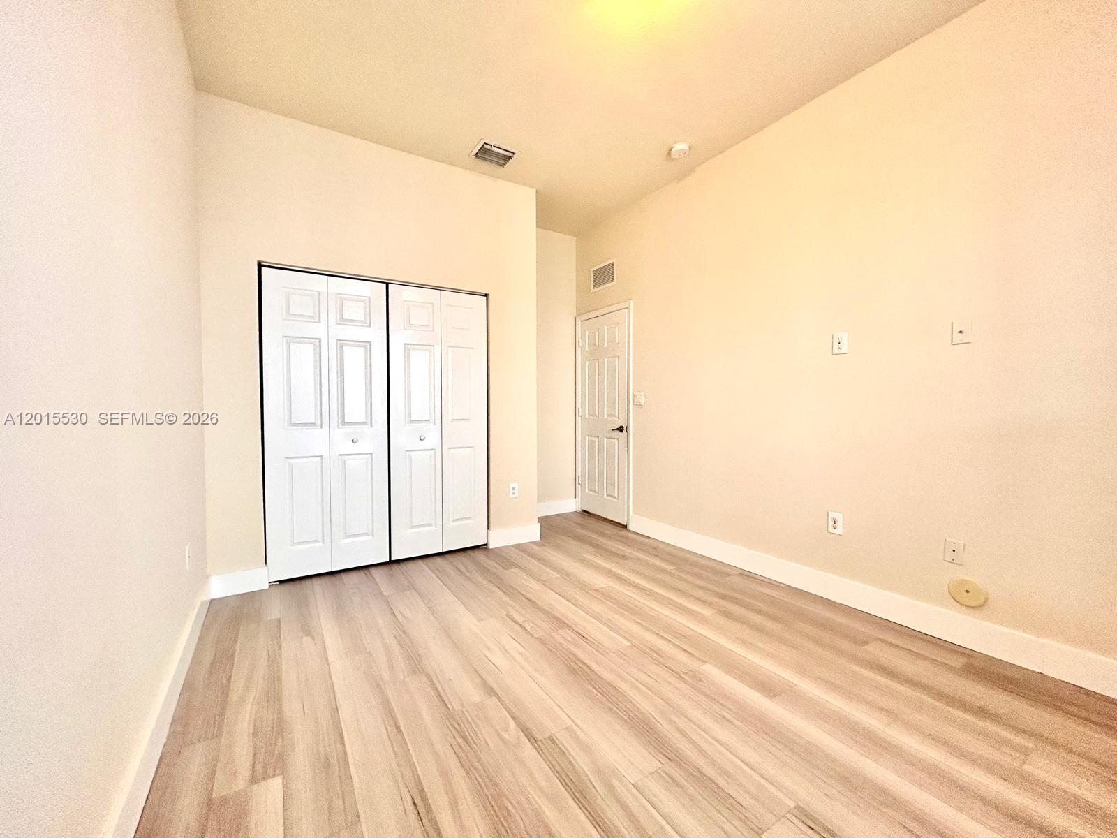 KENDALL COMMONS RESIDENTI - Residential Lease