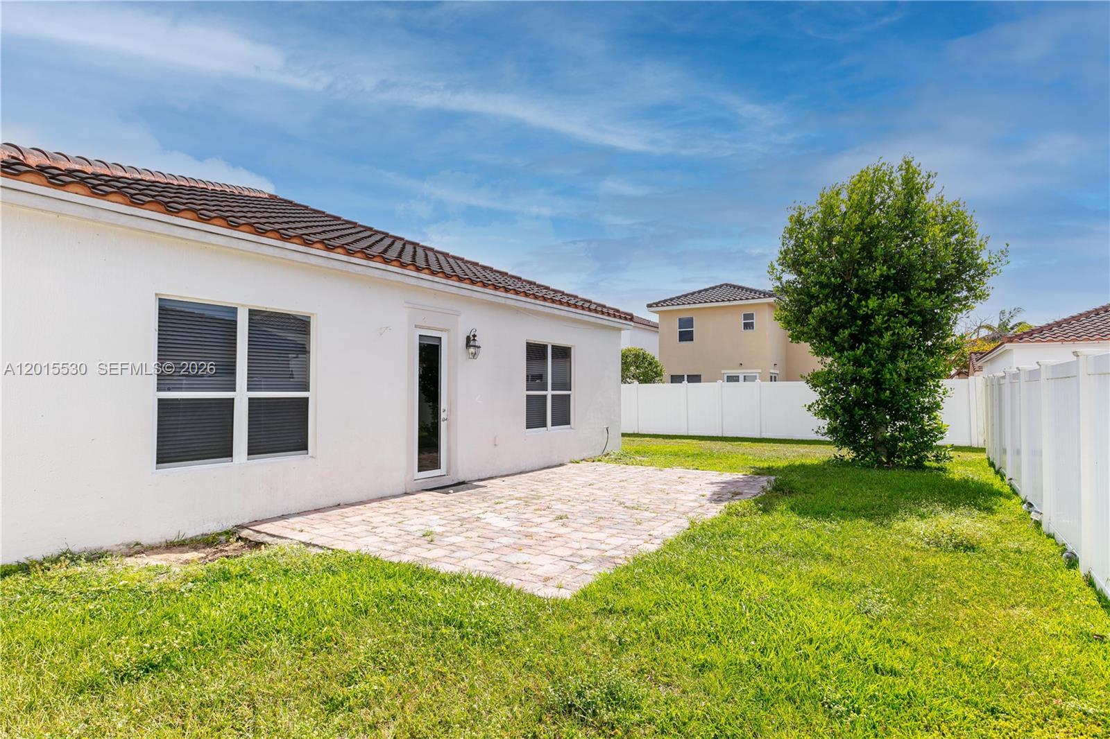 KENDALL COMMONS RESIDENTI - Residential Lease