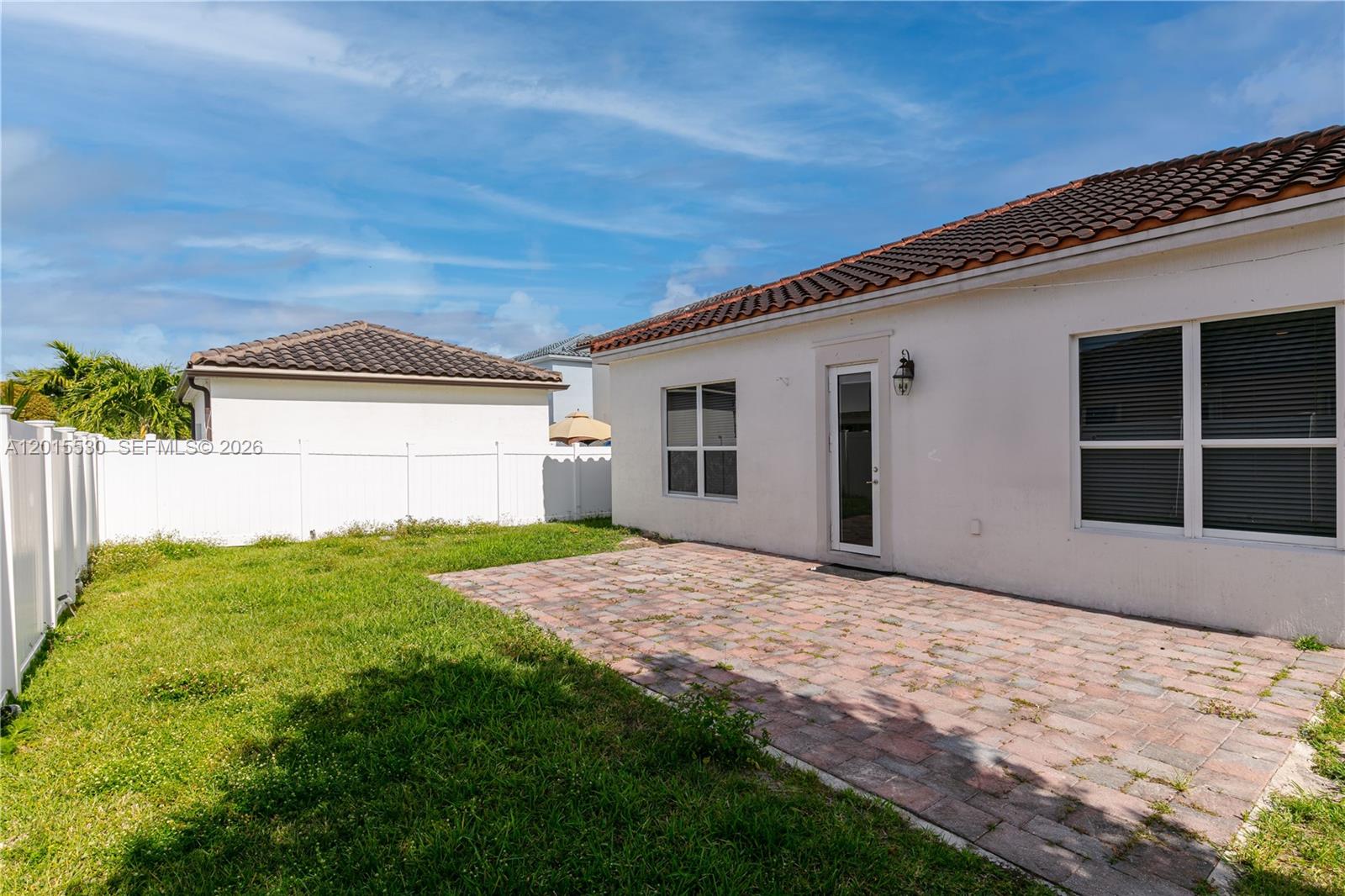 KENDALL COMMONS RESIDENTI - Residential Lease