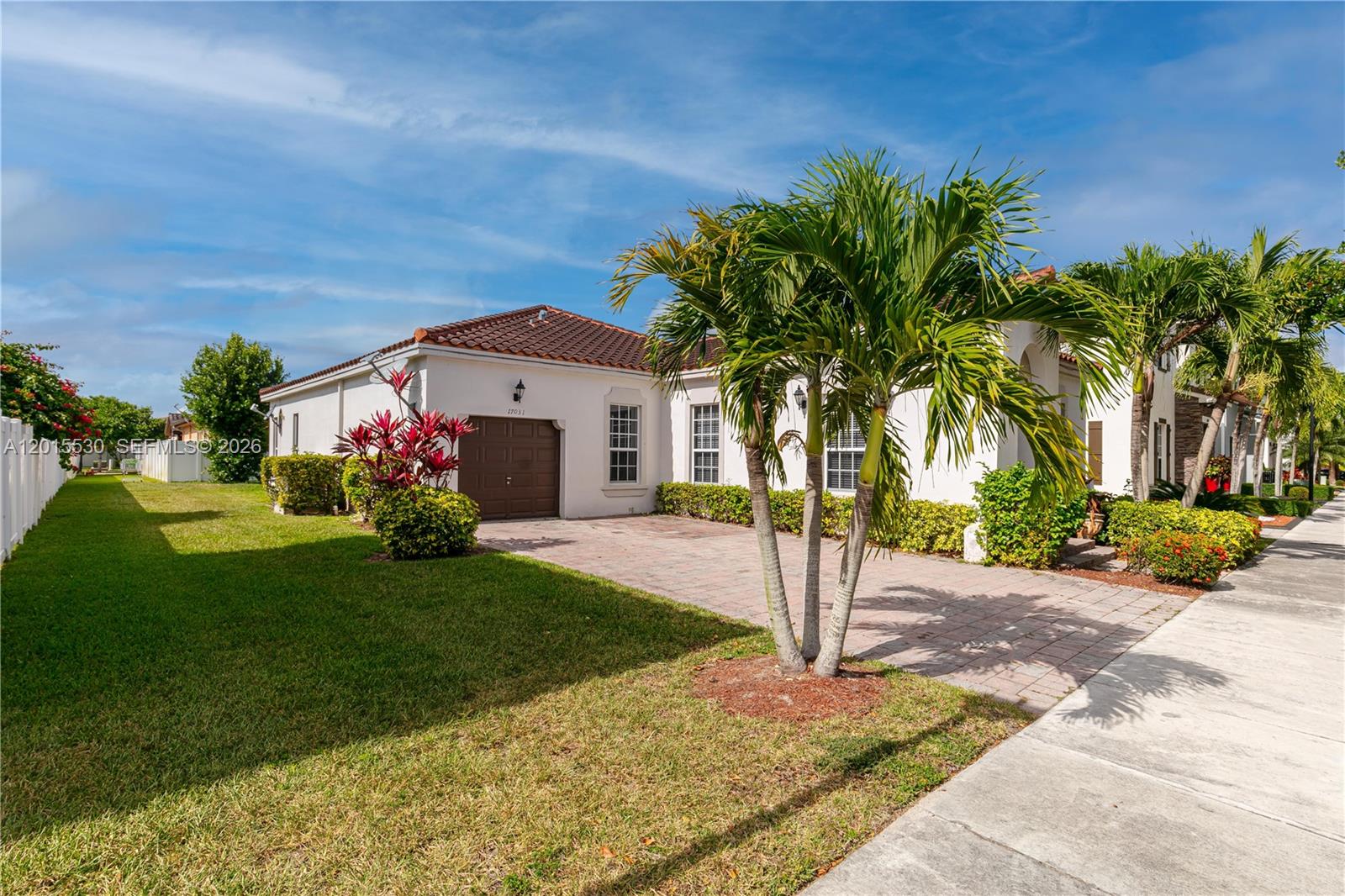 KENDALL COMMONS RESIDENTI - Residential Lease
