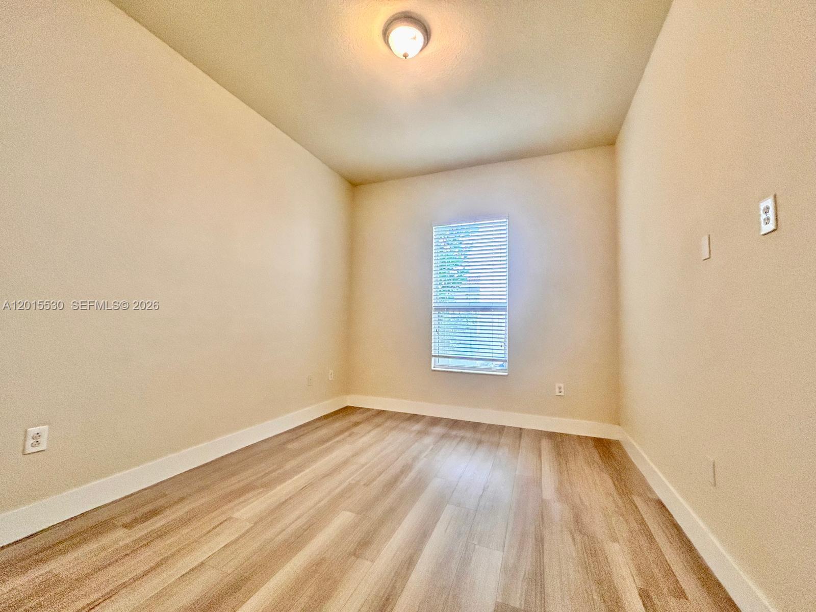 KENDALL COMMONS RESIDENTI - Residential Lease