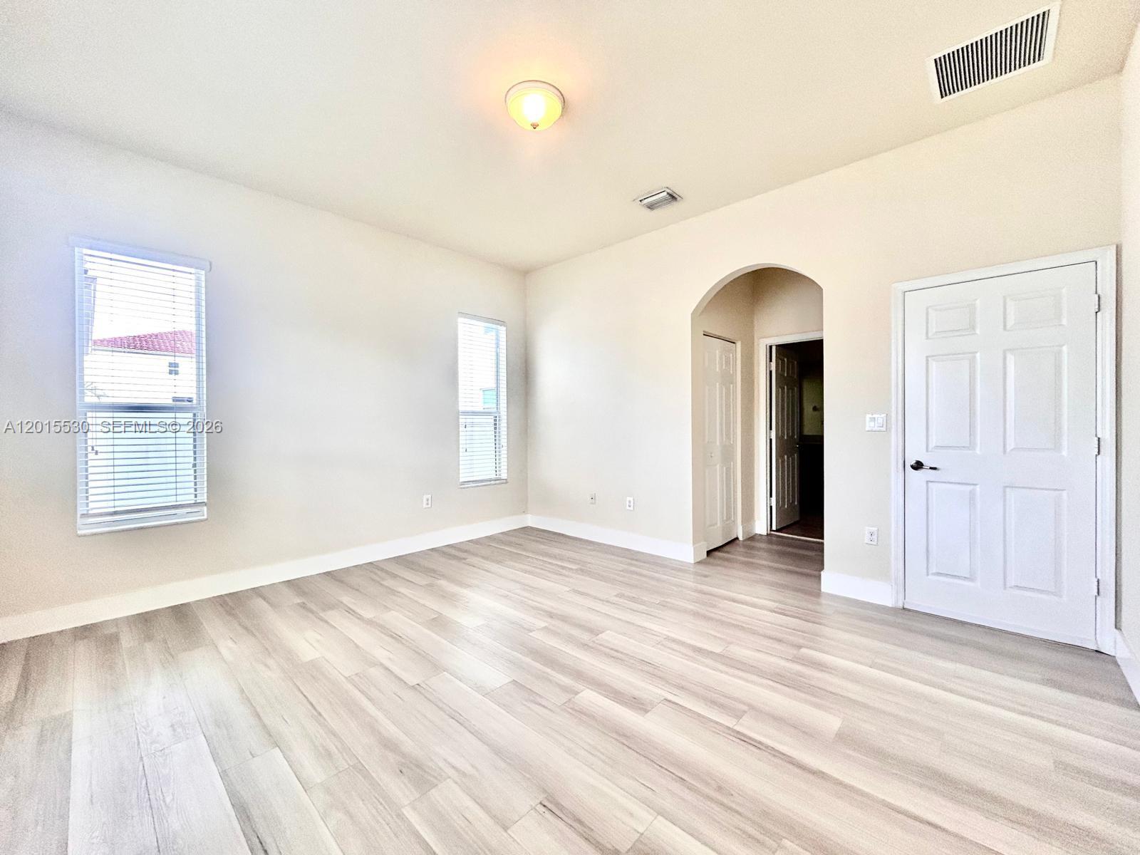 KENDALL COMMONS RESIDENTI - Residential Lease