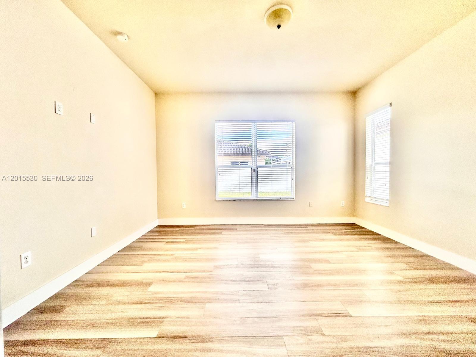 KENDALL COMMONS RESIDENTI - Residential Lease