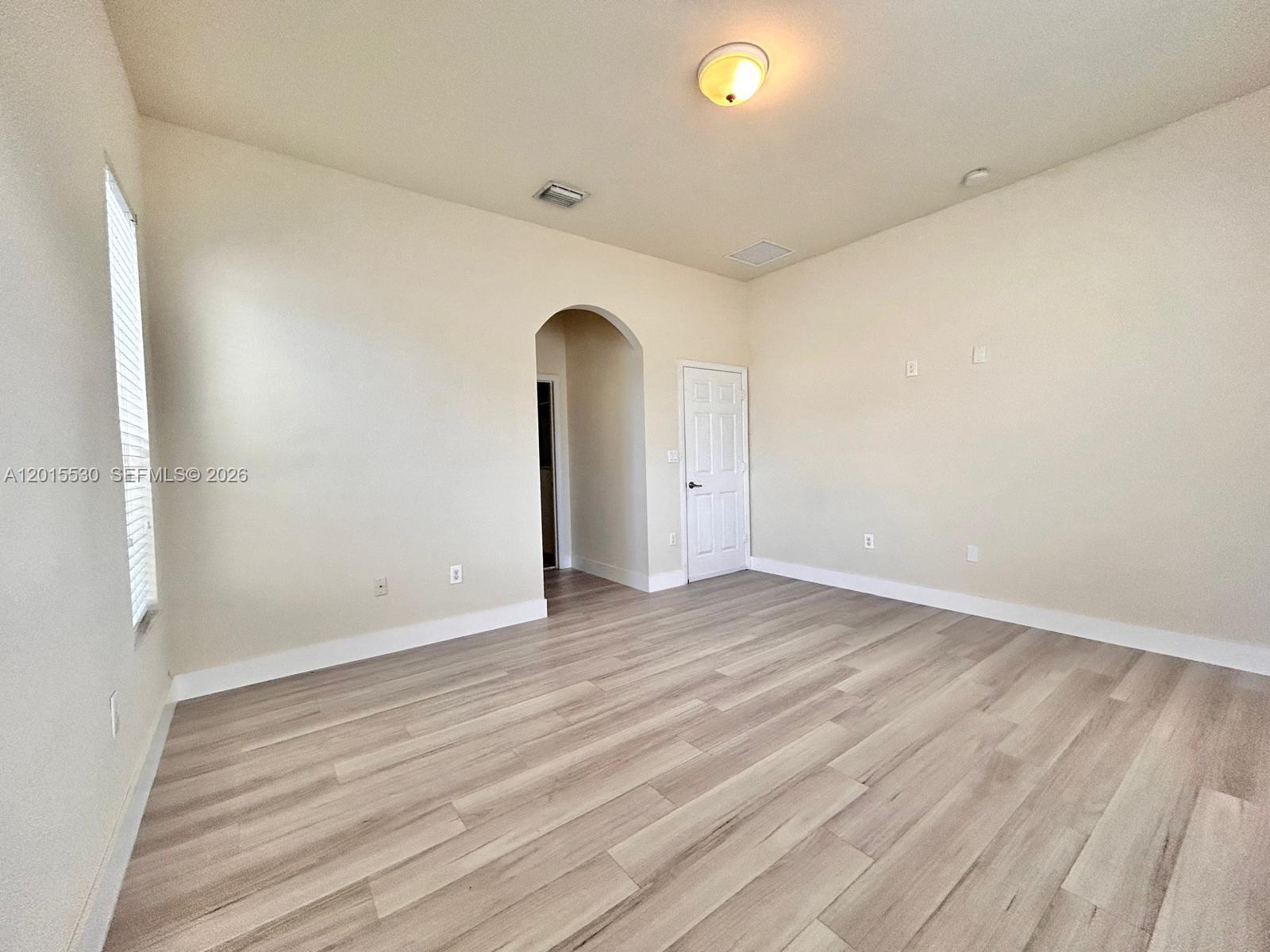 KENDALL COMMONS RESIDENTI - Residential Lease