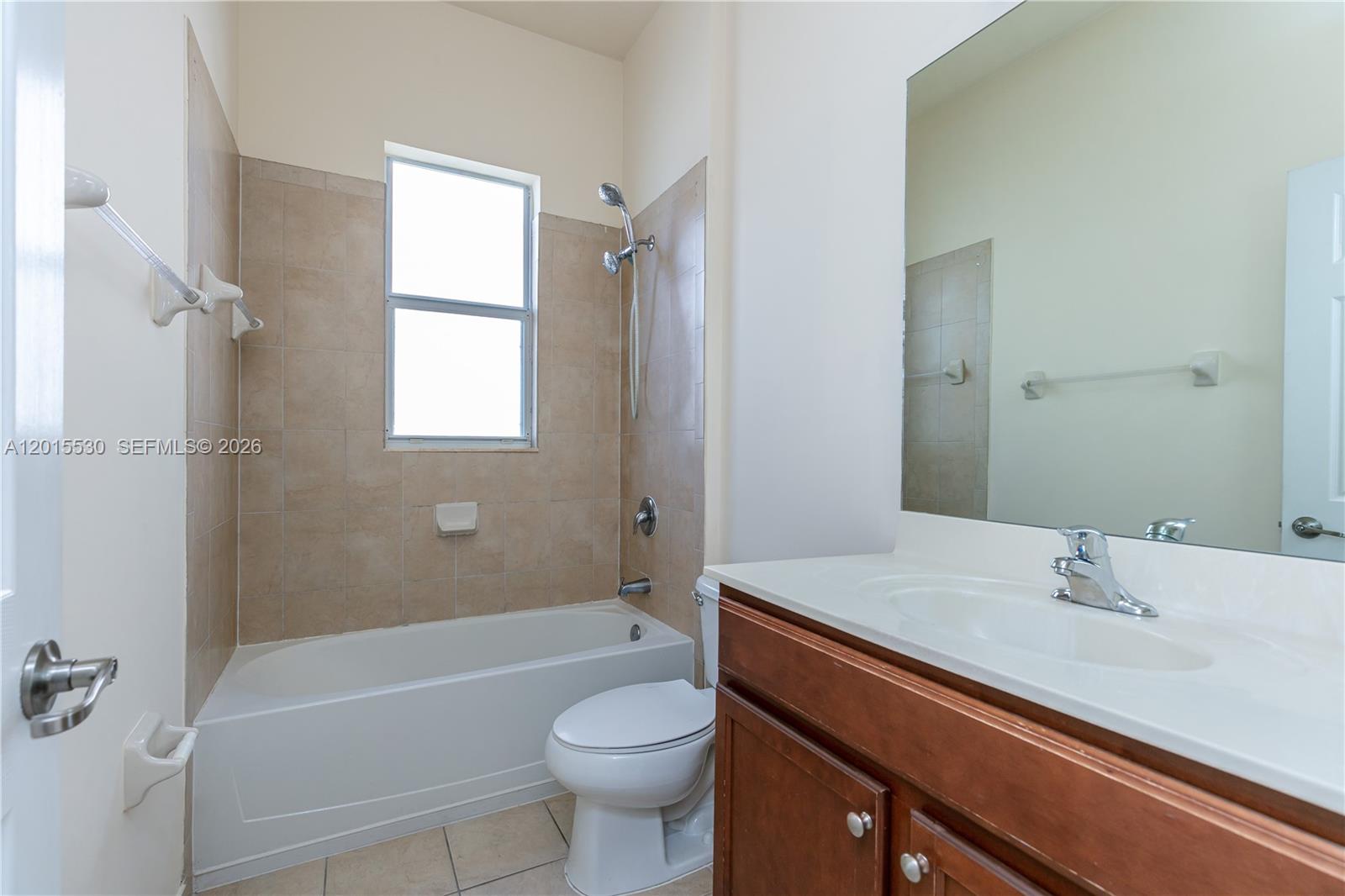 KENDALL COMMONS RESIDENTI - Residential Lease