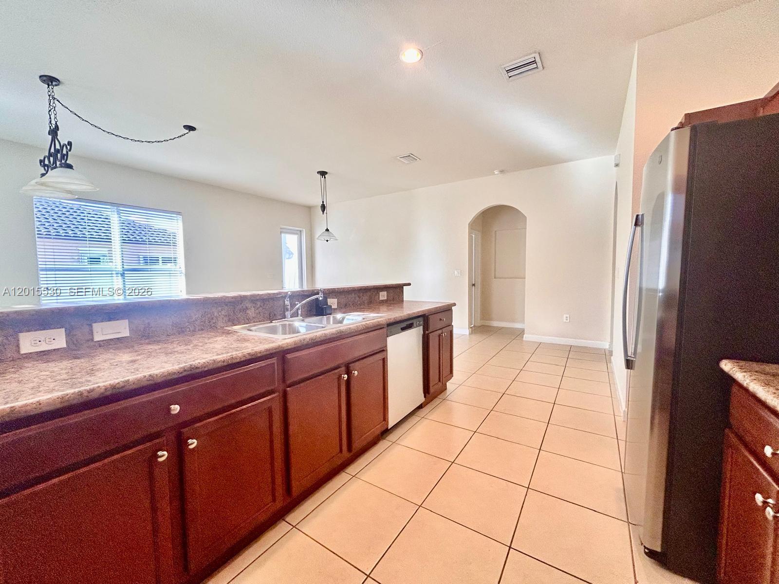 KENDALL COMMONS RESIDENTI - Residential Lease