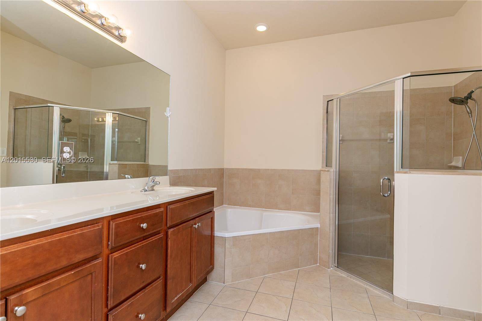 KENDALL COMMONS RESIDENTI - Residential Lease