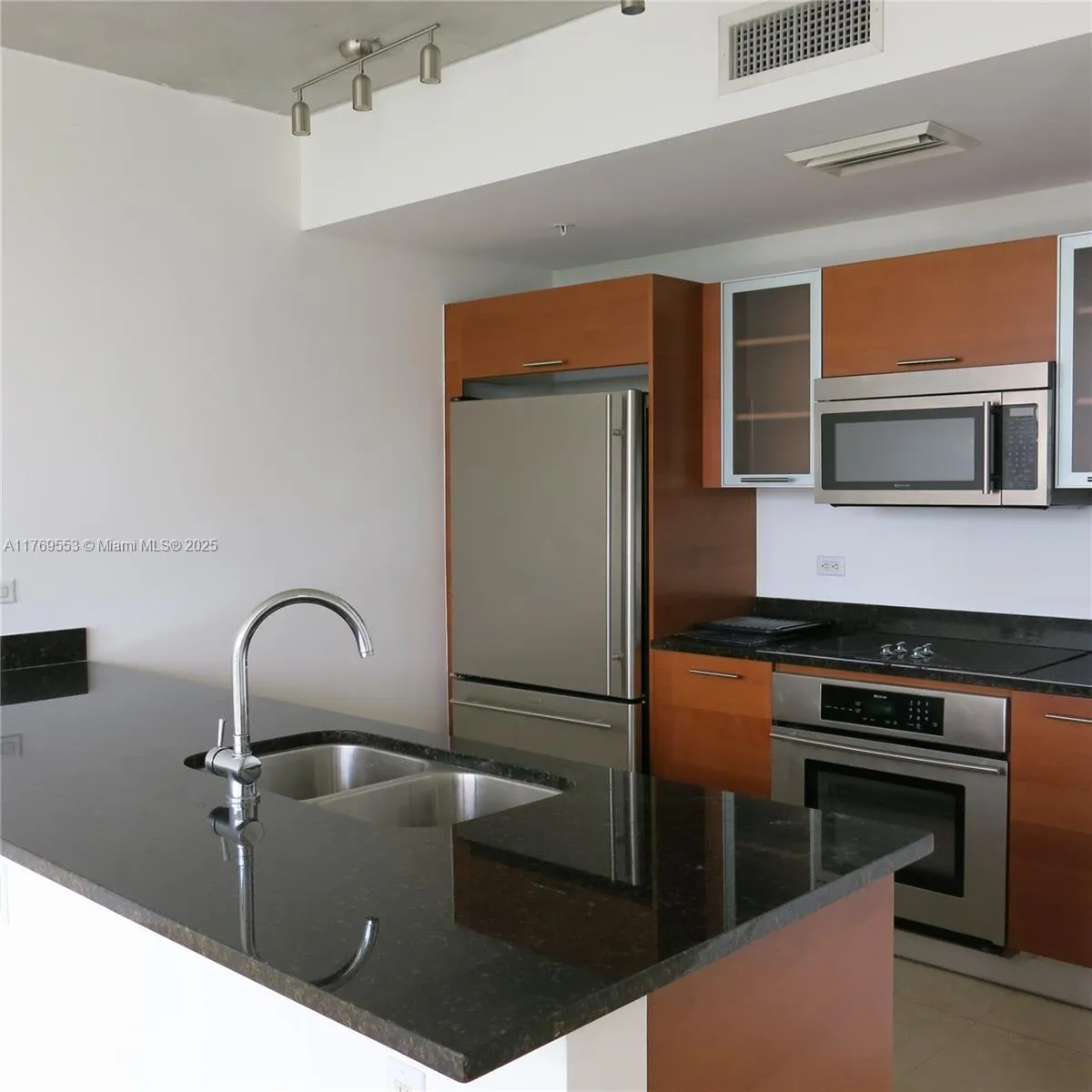 Miami, Florida 33137, United States, 1 Bedroom Bedrooms, ,2 BathroomsBathrooms,Residential,Active,94623