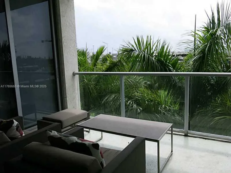 Miami, Florida 33137, United States, 1 Bedroom Bedrooms, ,2 BathroomsBathrooms,Residential,Active,94623