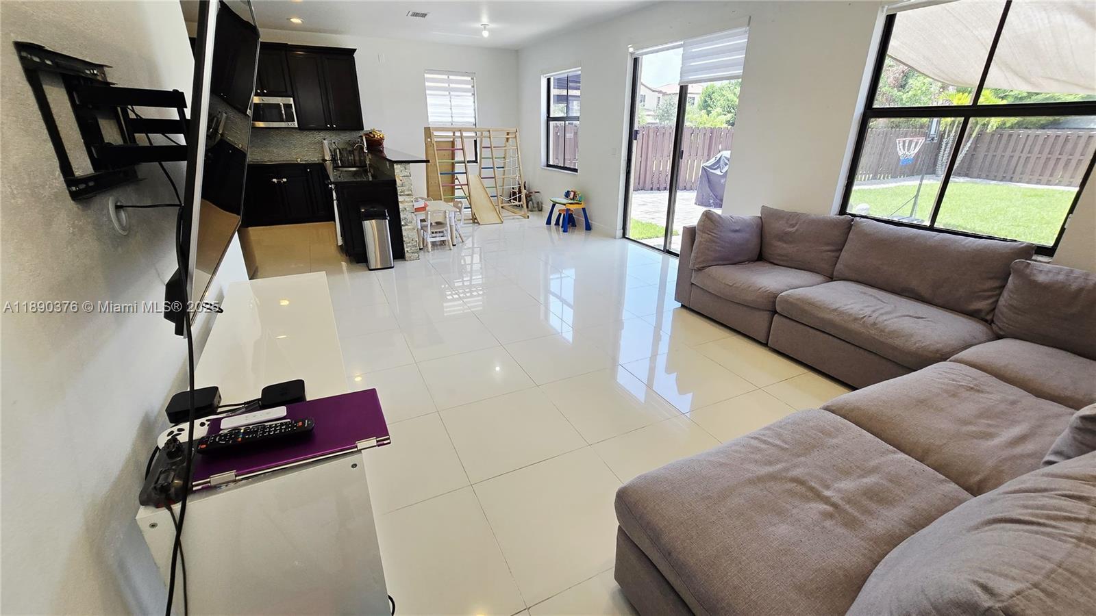 ISLES AT GRAND BAY - Residential Lease