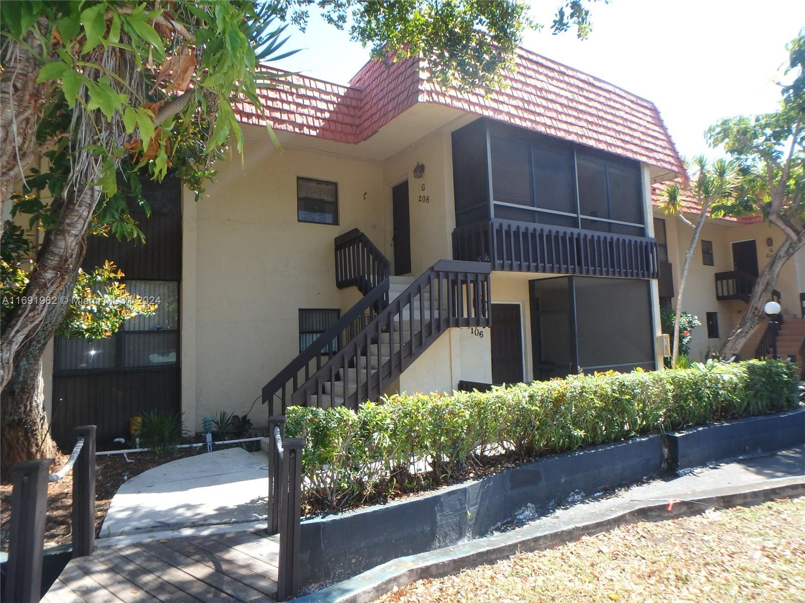 NORTHLAKE VLG AT CALIF CL - Residential