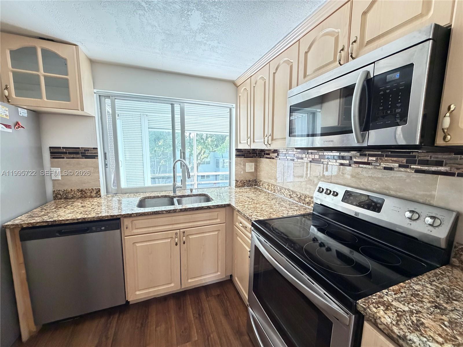 LIME BAY CONDOMINIUM 7 - Residential Lease