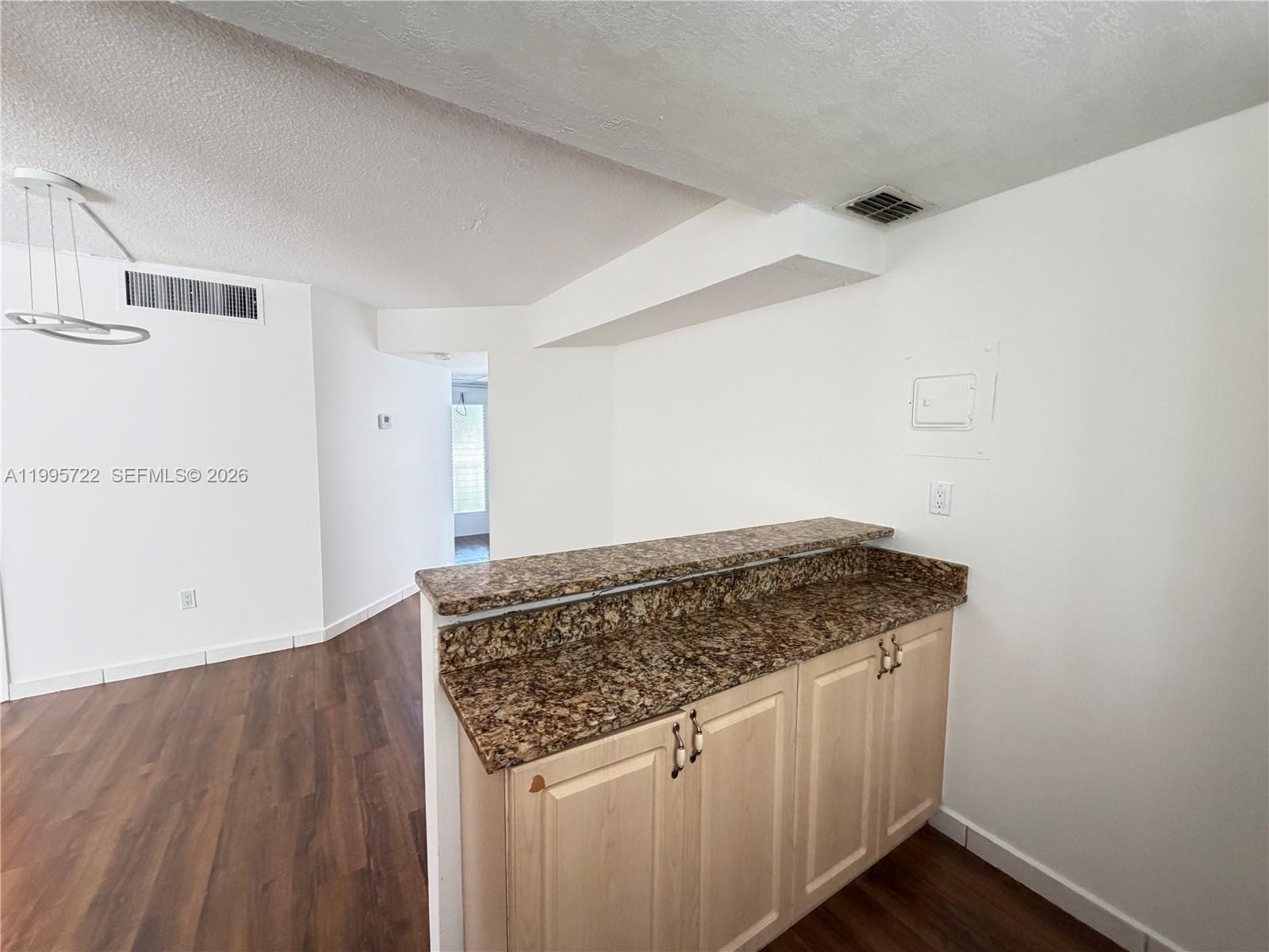 LIME BAY CONDOMINIUM 7 - Residential Lease