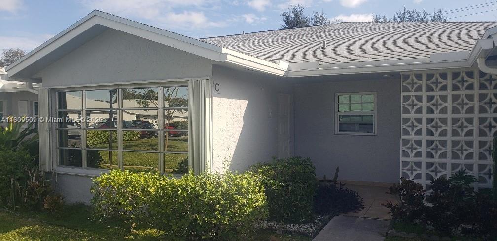 This bright, open, and spacious 1-bedroom, 1.5-bath villa is in a great location. It features neutral tile flooring throughout, an eat-in kitchen, a roof installed in 2021, and fresh exterior paint from 2022. You can also enjoy an enclosed Florida room. Experience Florida living at its finest in this active 55+ community, which offers a variety of planned social activities. Amenities include a large, heated resort-style saltwater pool with a clubhouse, as well as opportunities for pickleball, tennis, and shuffleboard. Conveniently located near all essential amenities, this villa is just minutes from the beach and downtown Delray, where you can explore charming shops, open-air cafes, fine dining, shopping malls, and theaters. It is also close to I-95, the Turnpike, and places of worship.