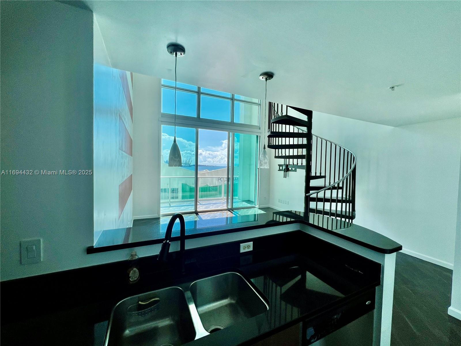 300 S Biscayne Blvd Loft 826