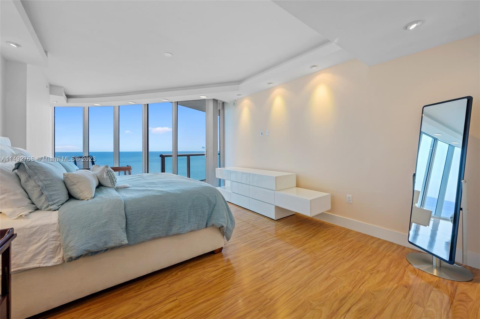 JADE BEACH - Residential