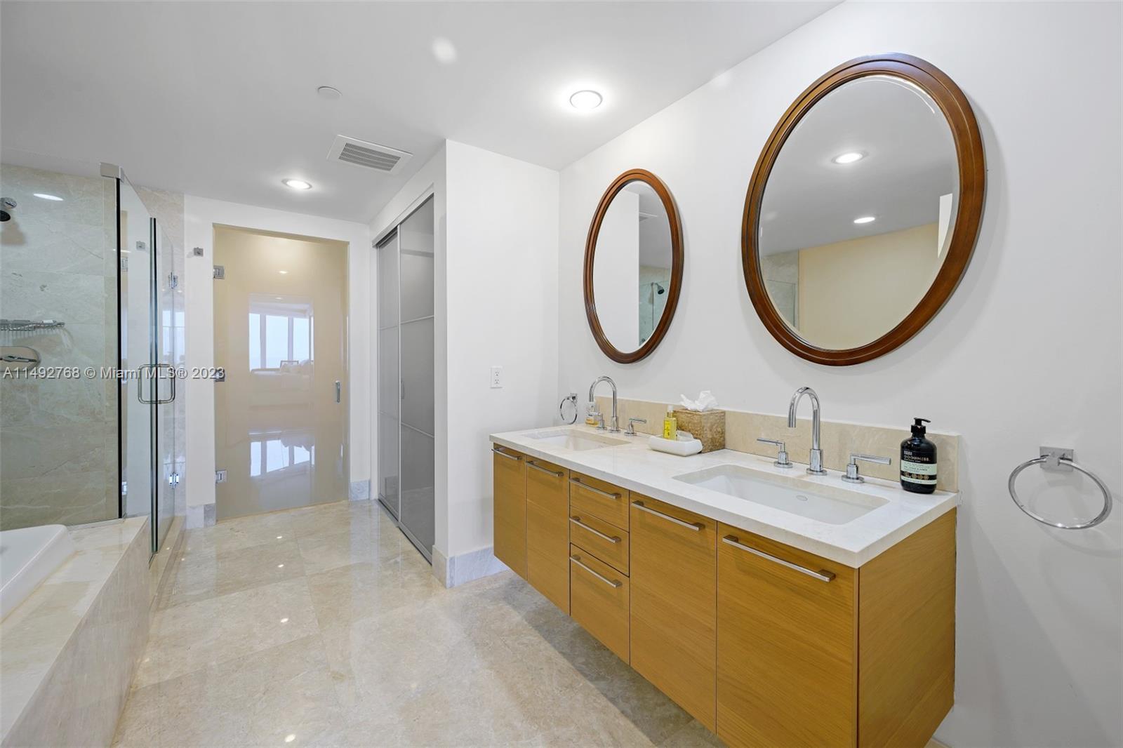 JADE BEACH - Residential