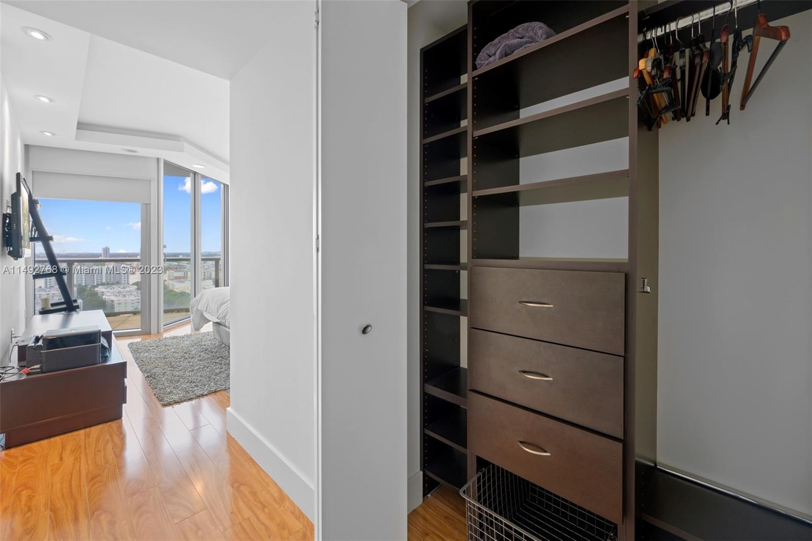 JADE BEACH - Residential