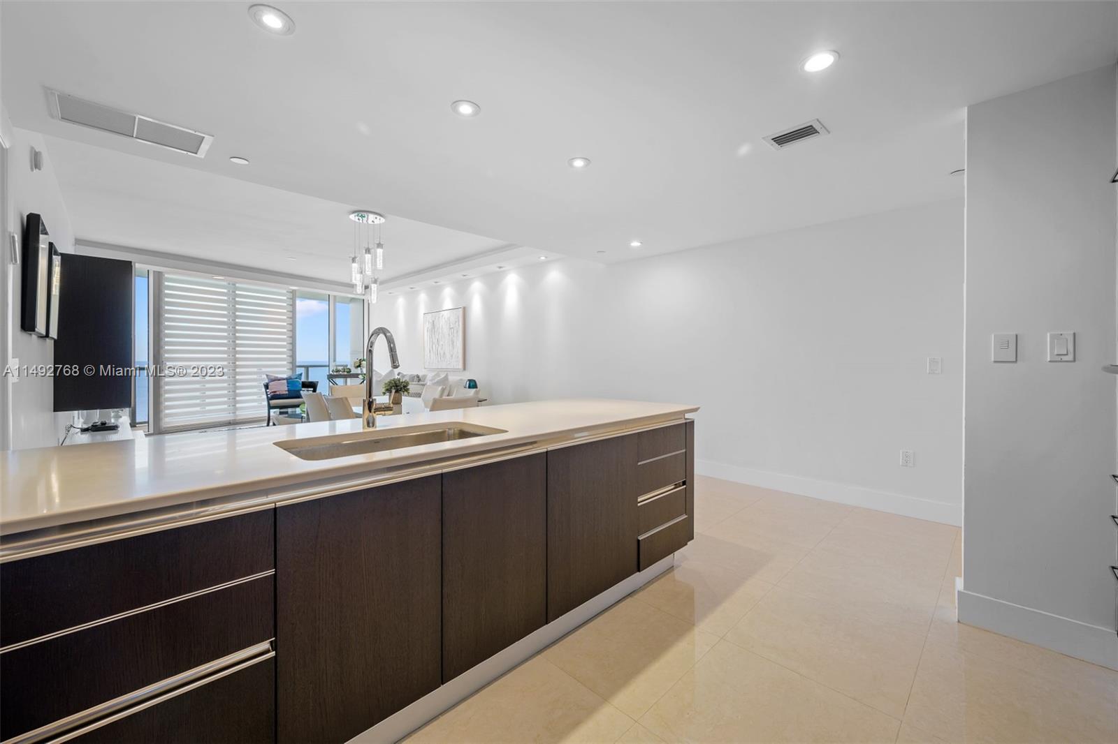 JADE BEACH - Residential