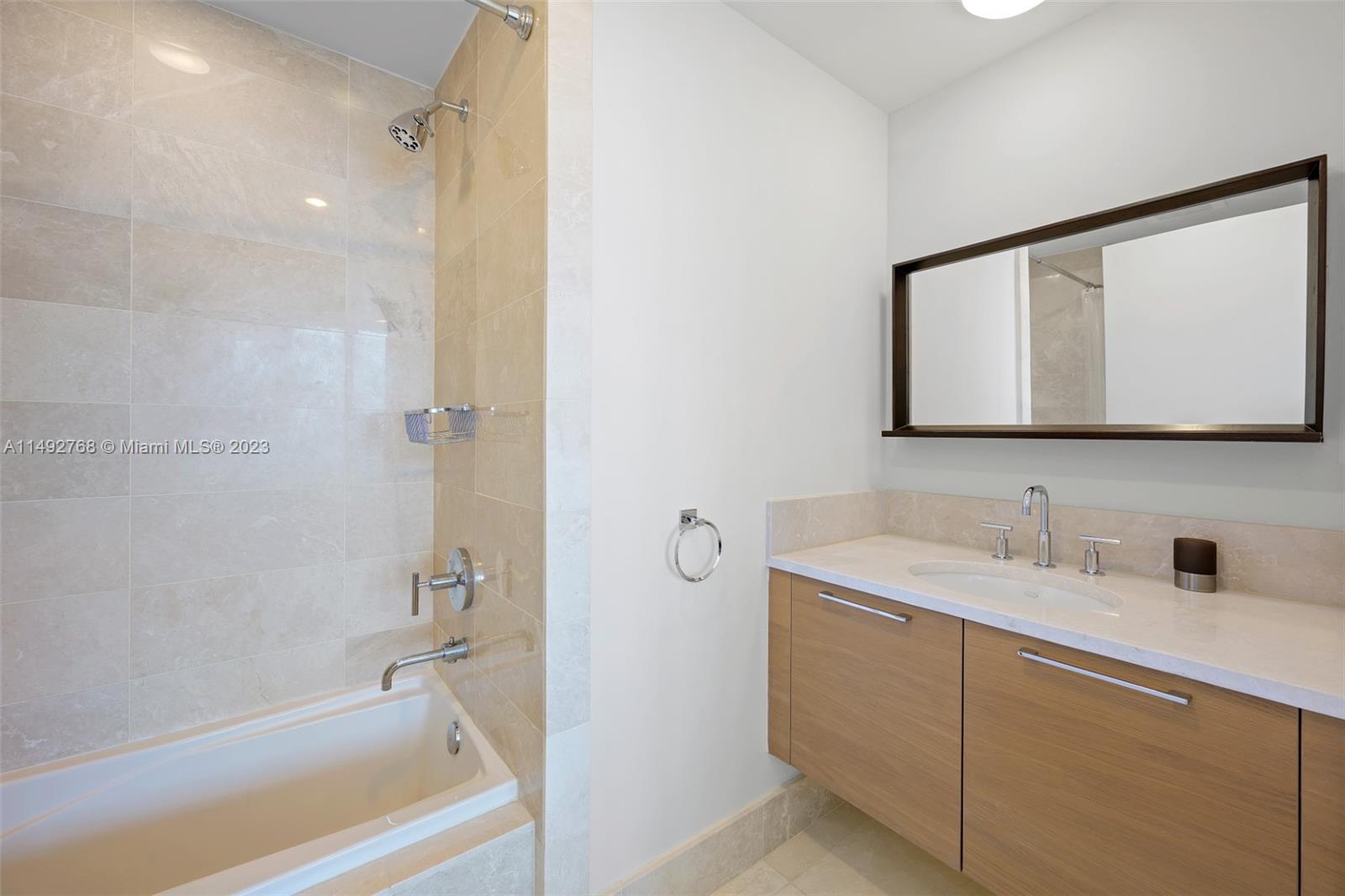 JADE BEACH - Residential