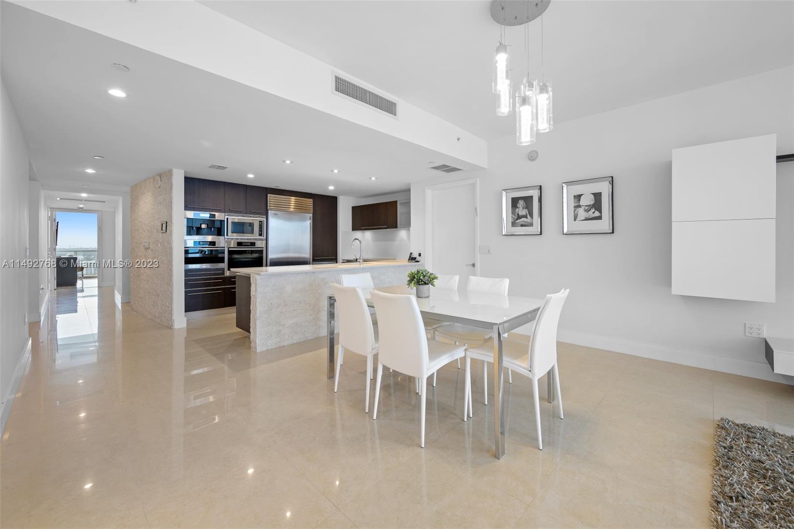 JADE BEACH - Residential