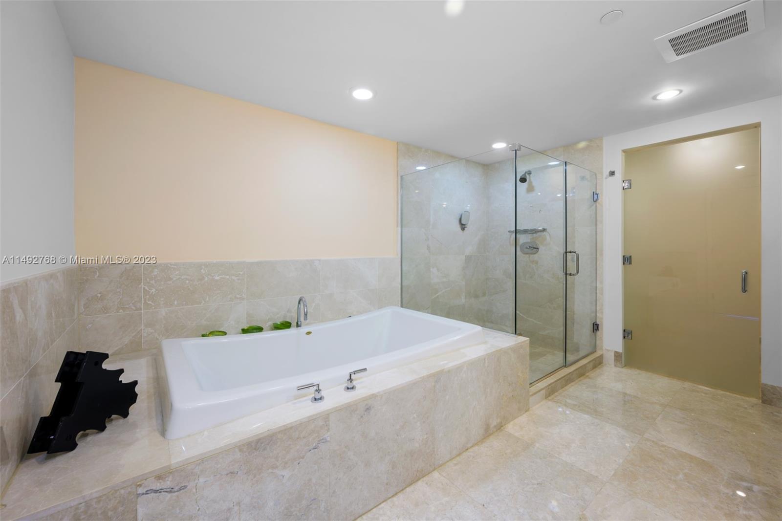 JADE BEACH - Residential