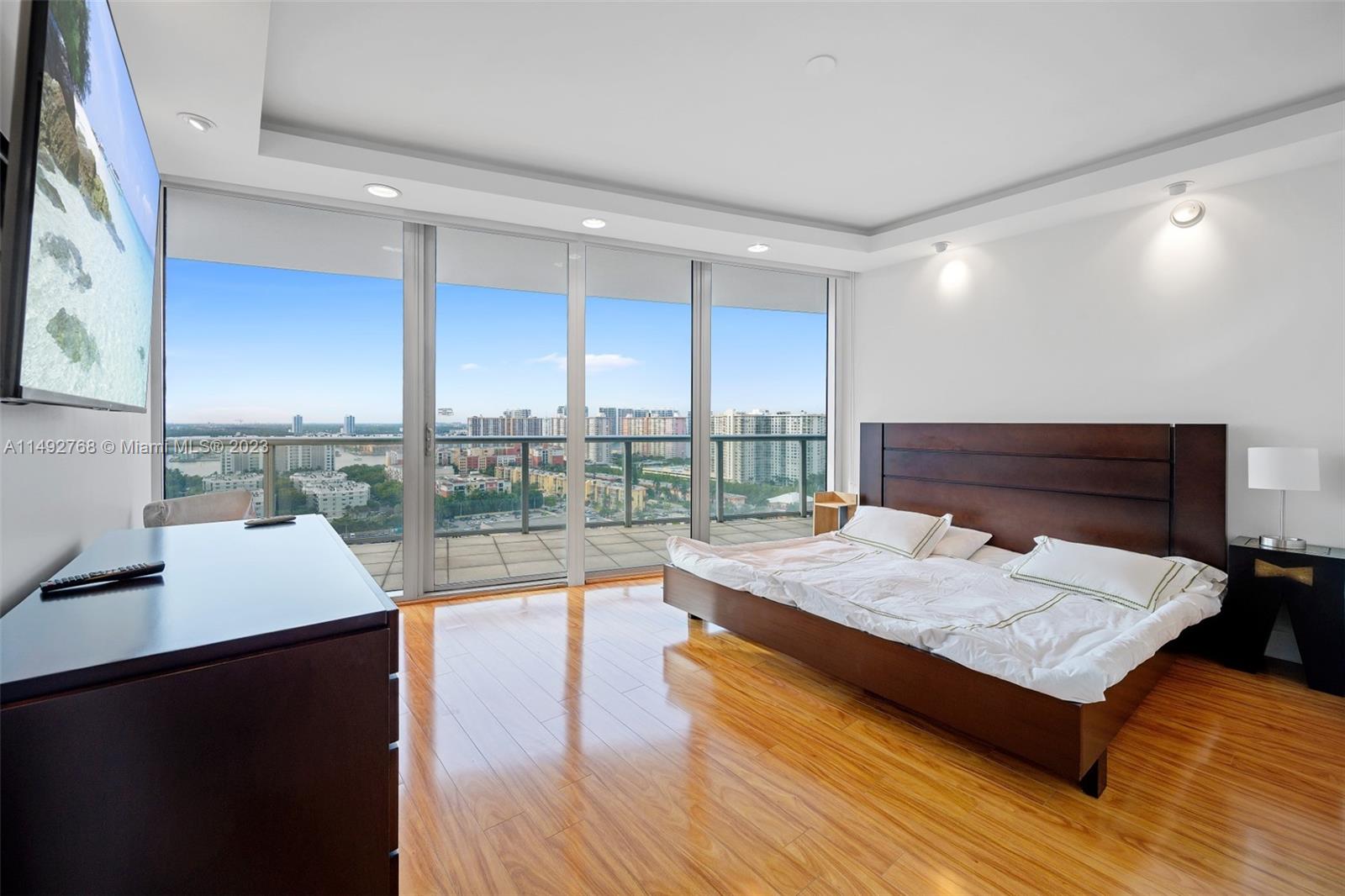 JADE BEACH - Residential