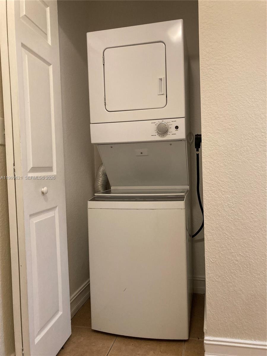 PARK PLACE AT MIDWAY COND - Residential