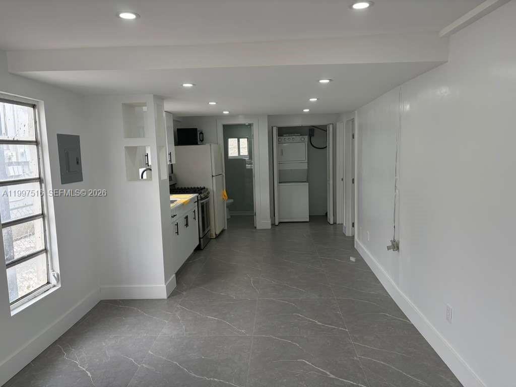 LAWRENCE ESTATE LAND COS - Residential Lease