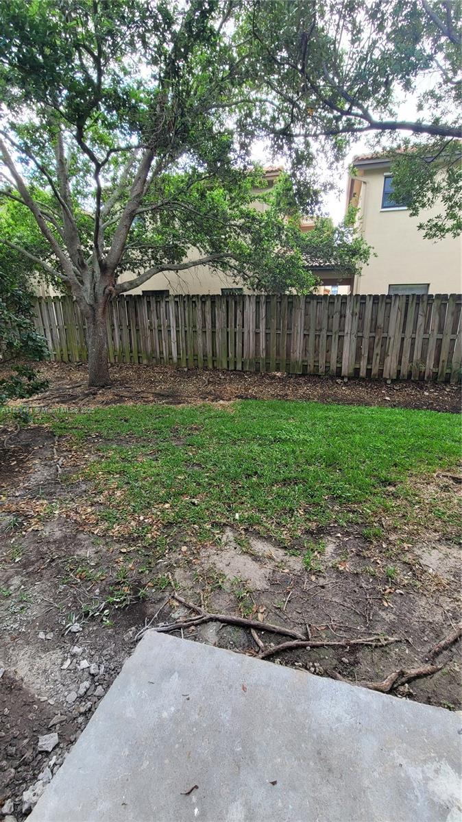 THE COURTS AT BAYSHORE II - Residential