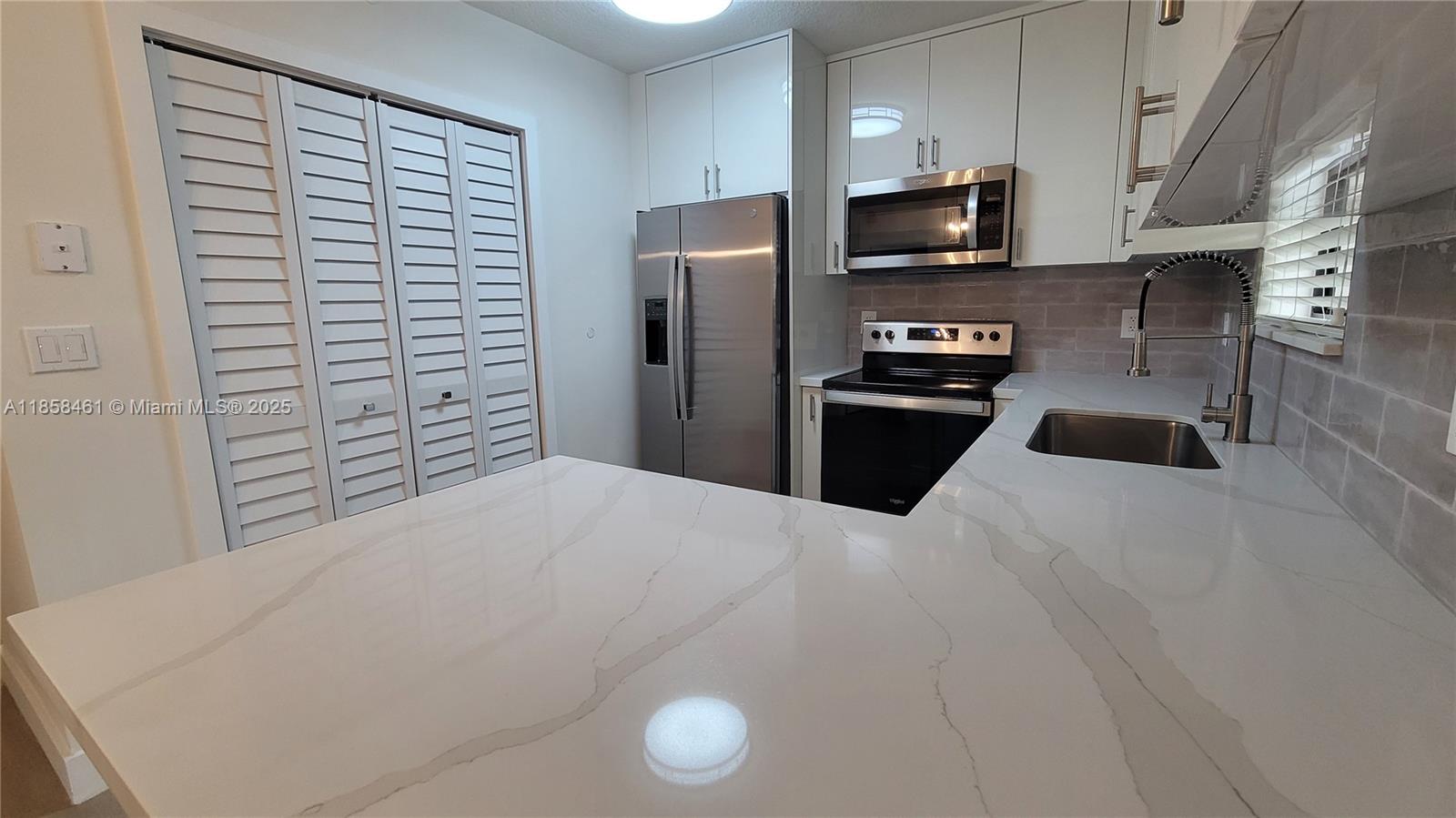 THE COURTS AT BAYSHORE II - Residential