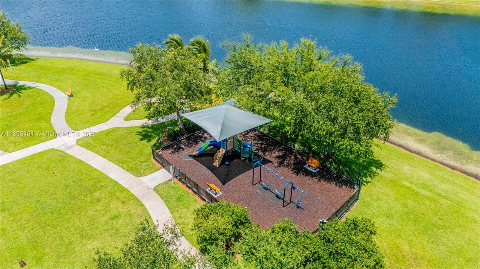 THE COURTS AT BAYSHORE II - Residential