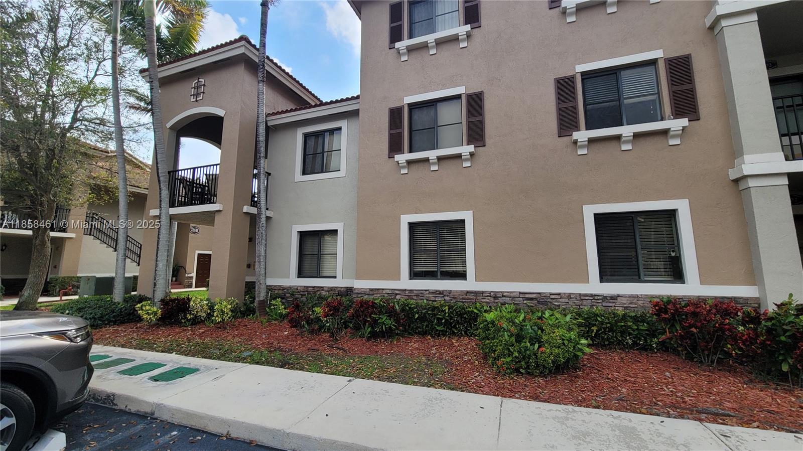 THE COURTS AT BAYSHORE II - Residential