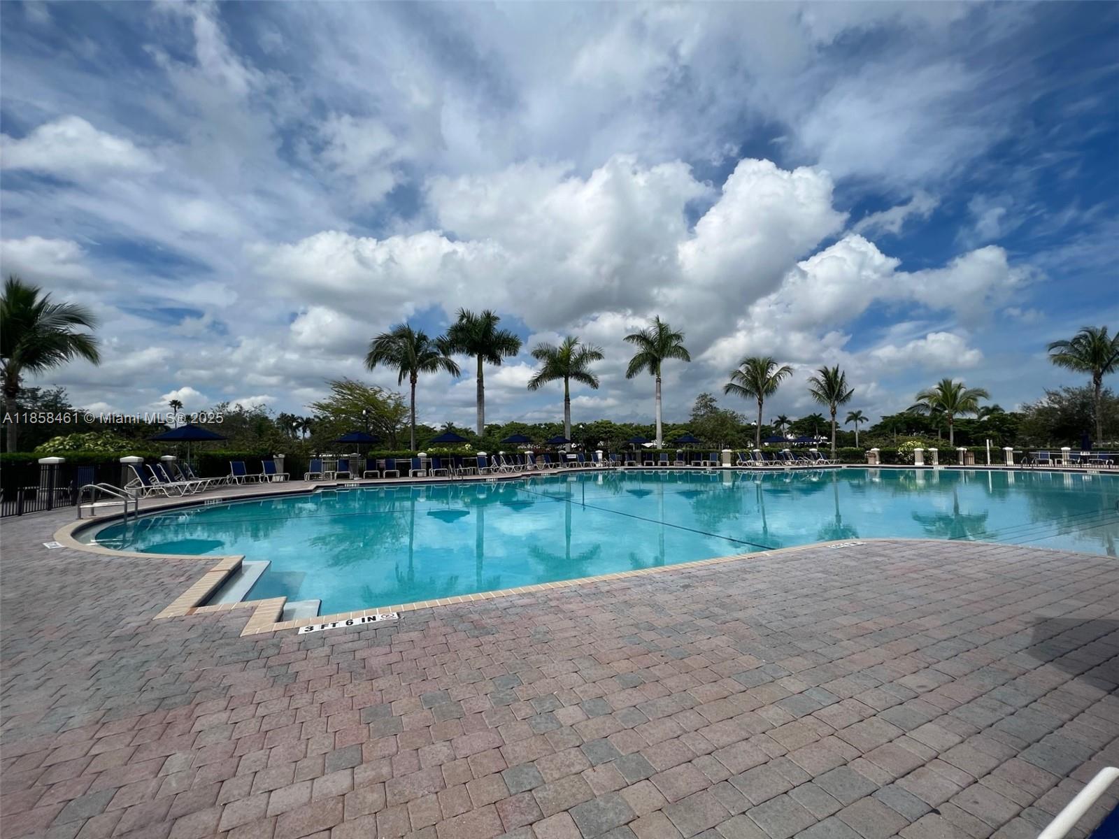 THE COURTS AT BAYSHORE II - Residential