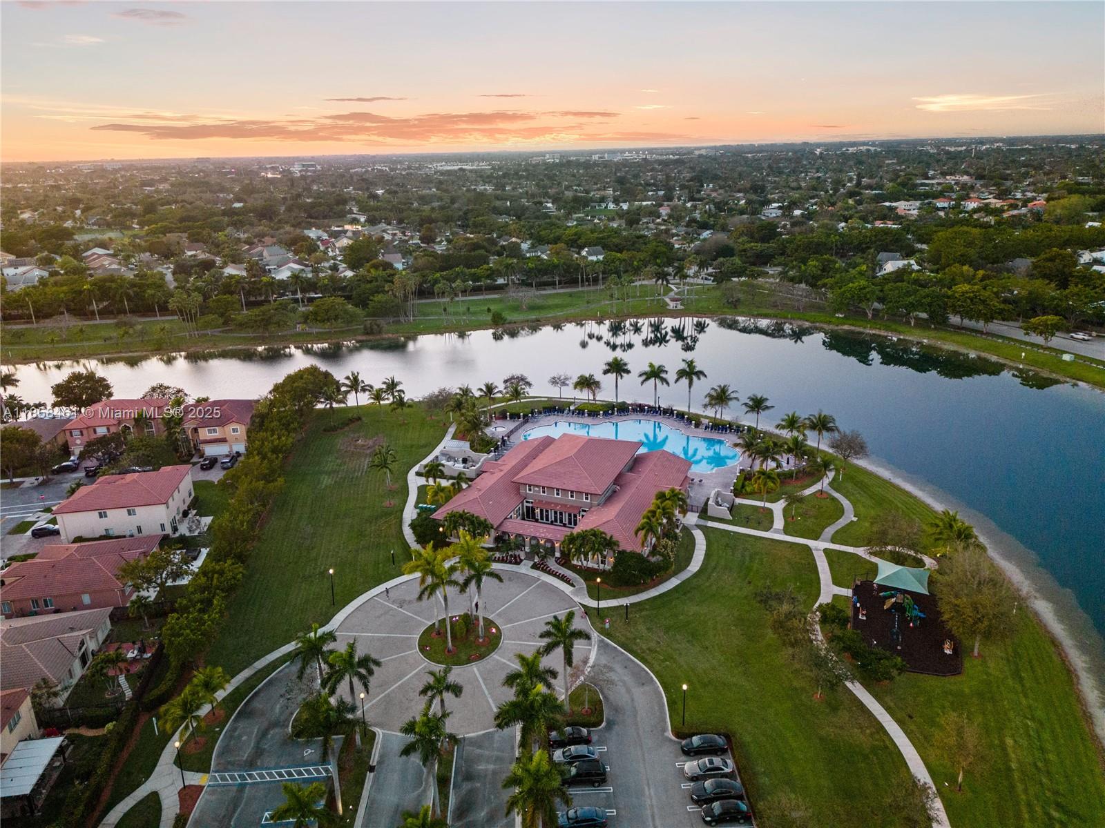 THE COURTS AT BAYSHORE II - Residential