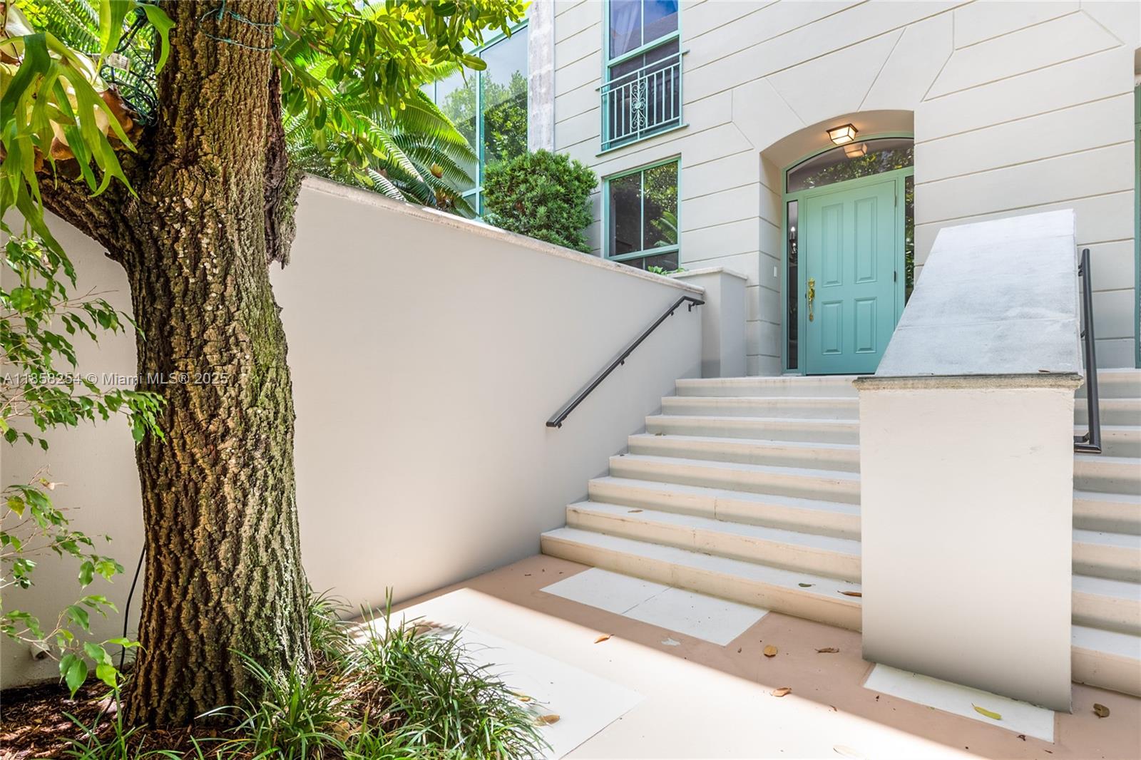 612 Valencia Ave 104