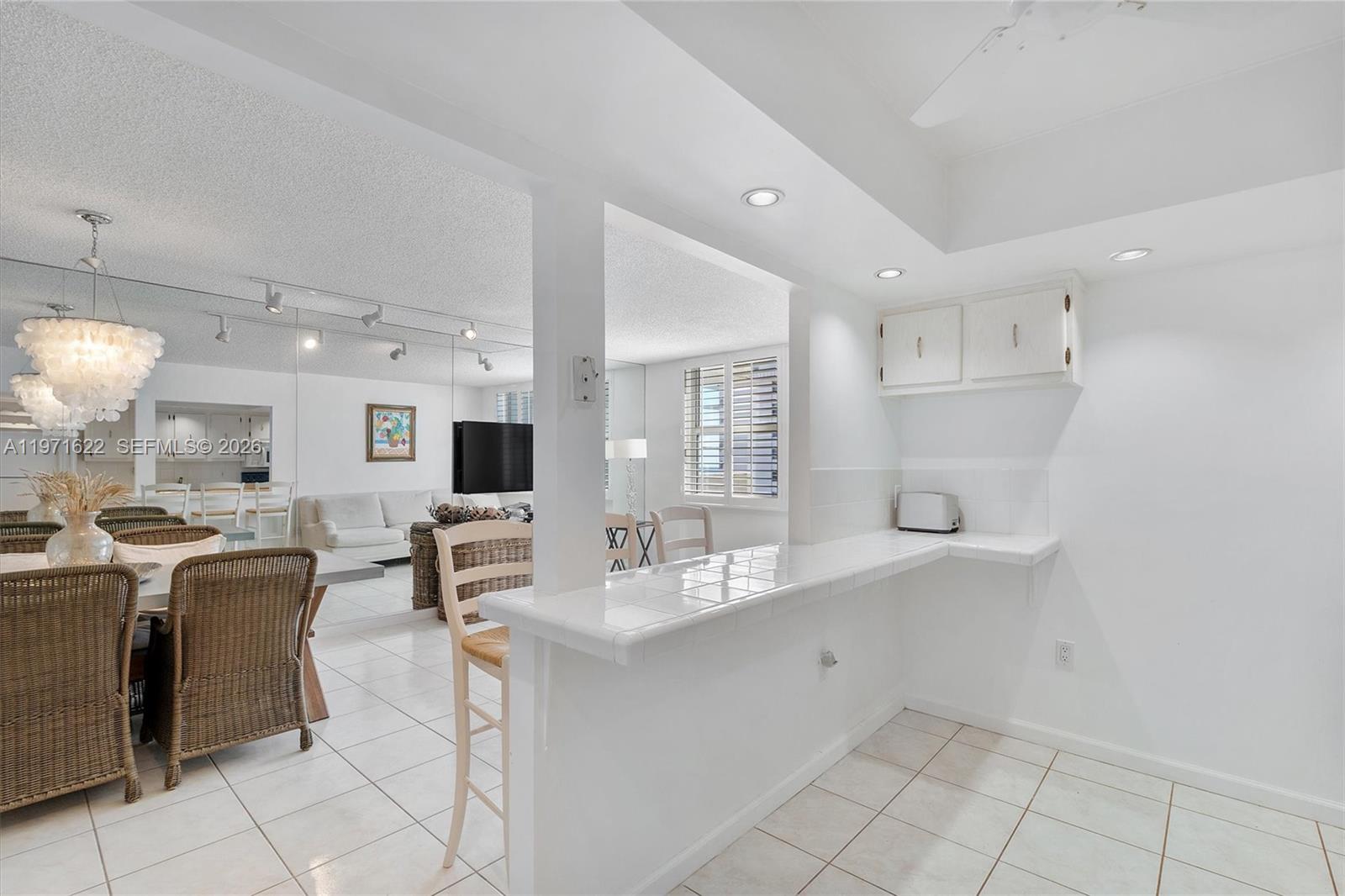 9273 Collins Ave 901