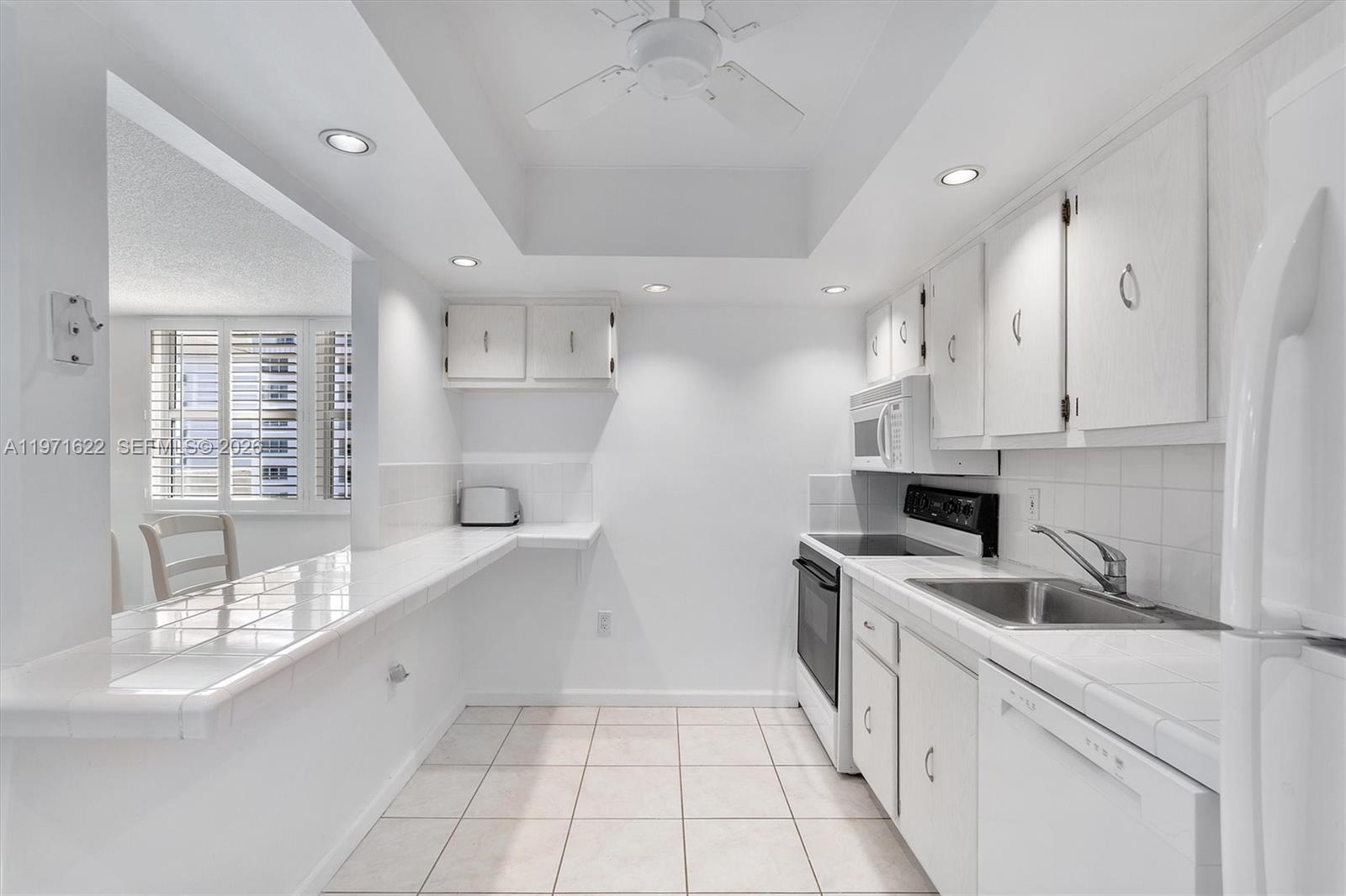 9273 Collins Ave 901