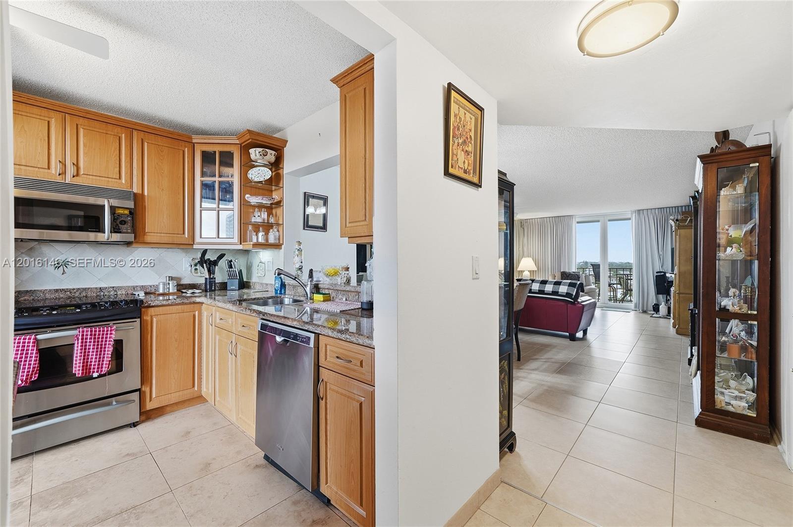 521 N Riverside Dr 606