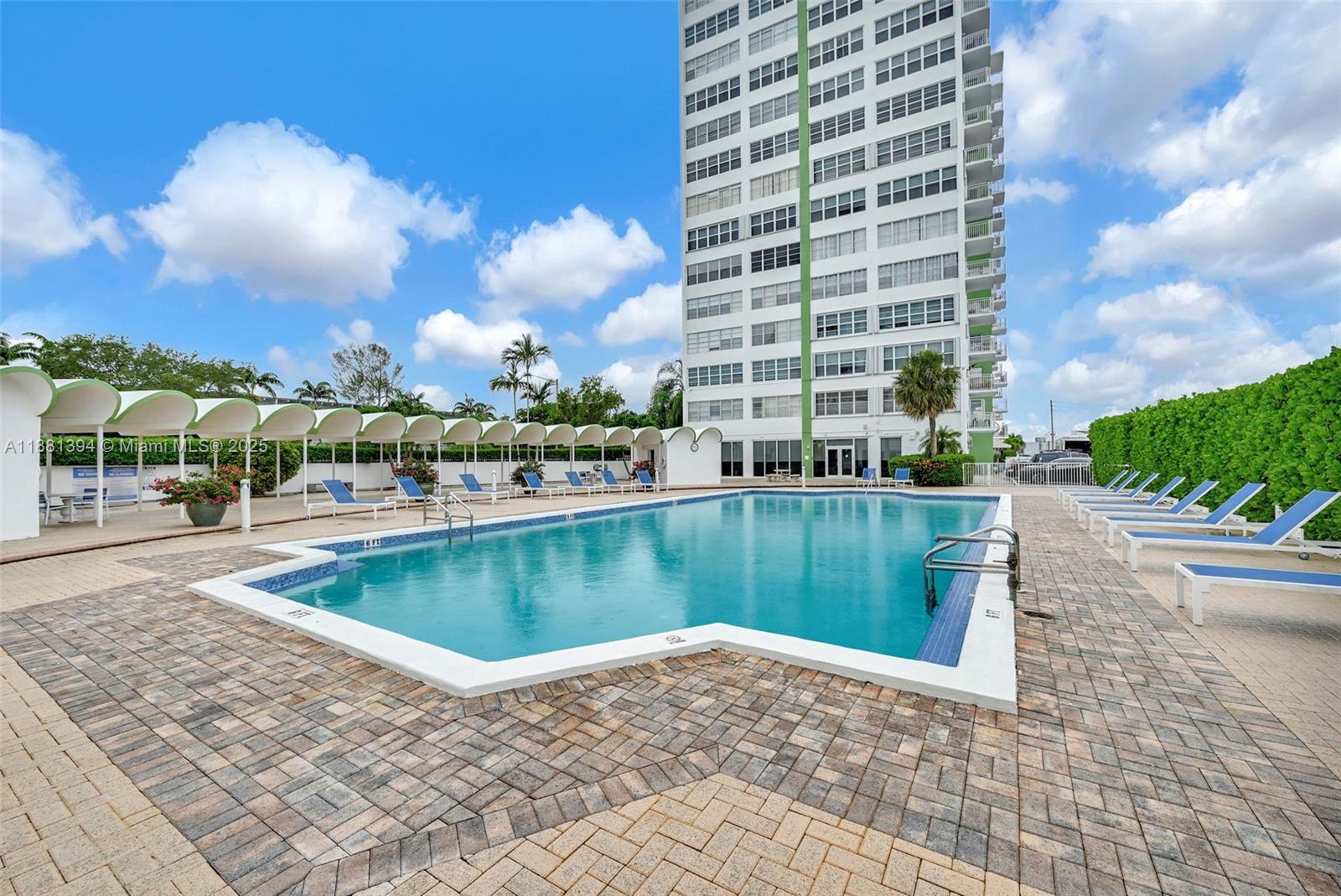 BAYVIEW TOWERS CONDO SOUT - Residential