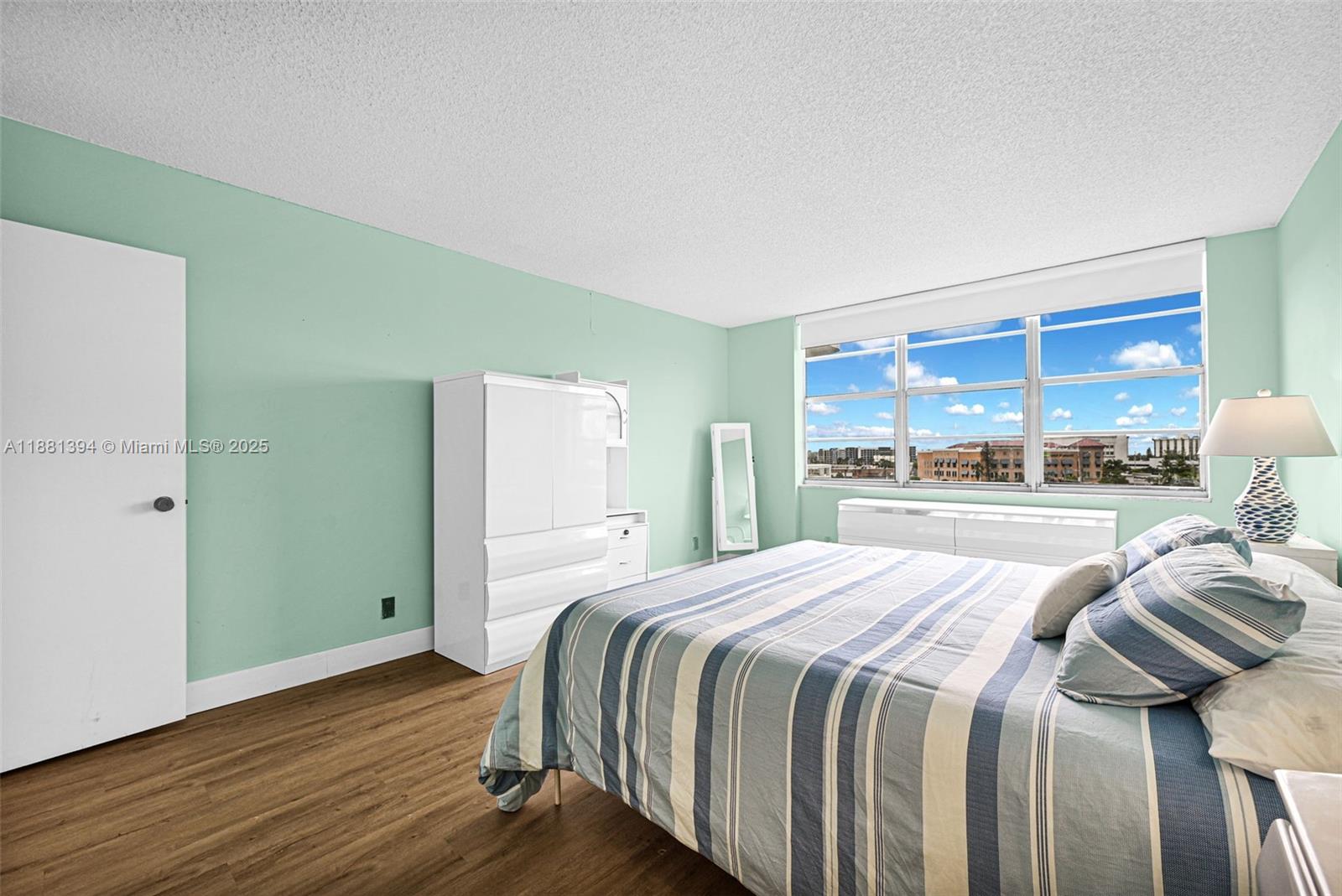 BAYVIEW TOWERS CONDO SOUT - Residential