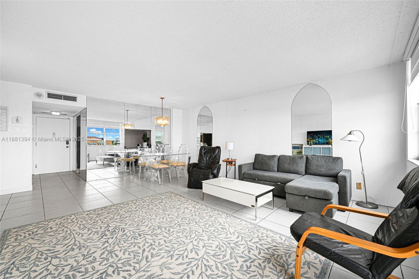 BAYVIEW TOWERS CONDO SOUT - Residential
